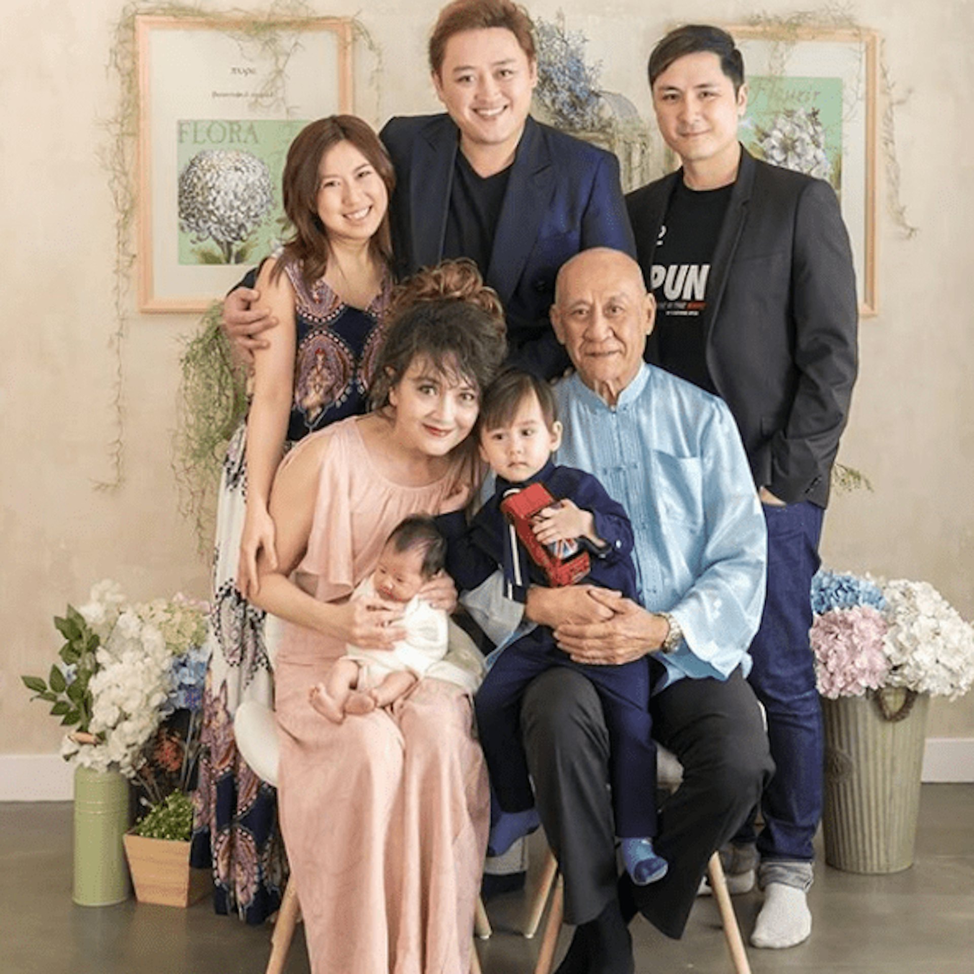 1977年施明與武術指導李家鼎結婚,育有李泳漢和李泳豪兩子。(IG@drift_greg)