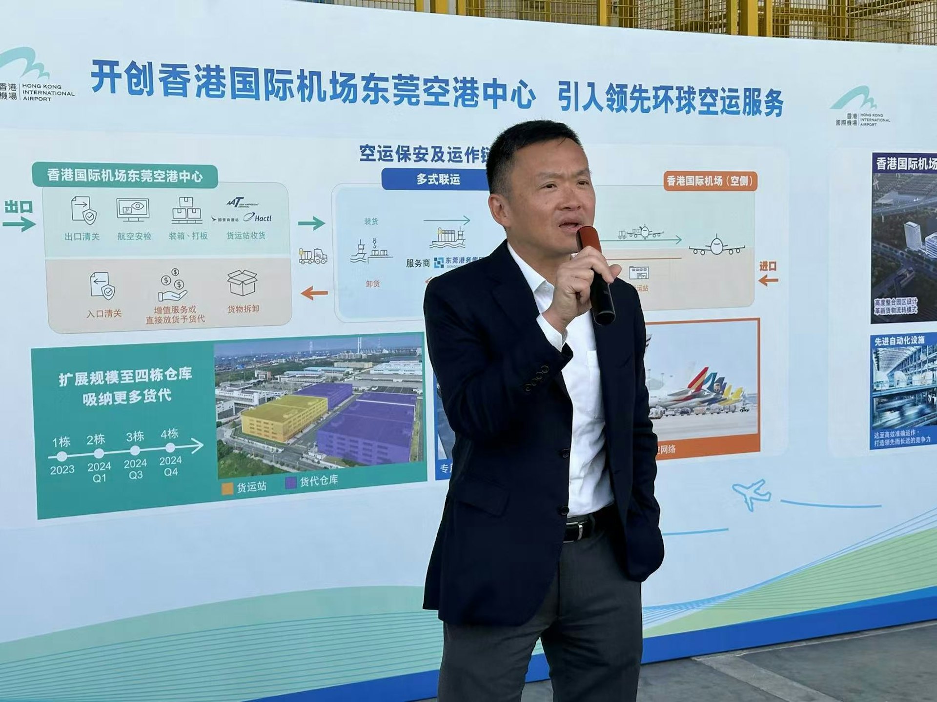 香港機場管理局航空貨運及後勤總經理(東莞)郭鴻寧接受採訪。(朱加樟攝) 香港機場管理局航空貨運及後勤總經理(東莞)郭鴻寧接受採訪。(朱加樟攝)