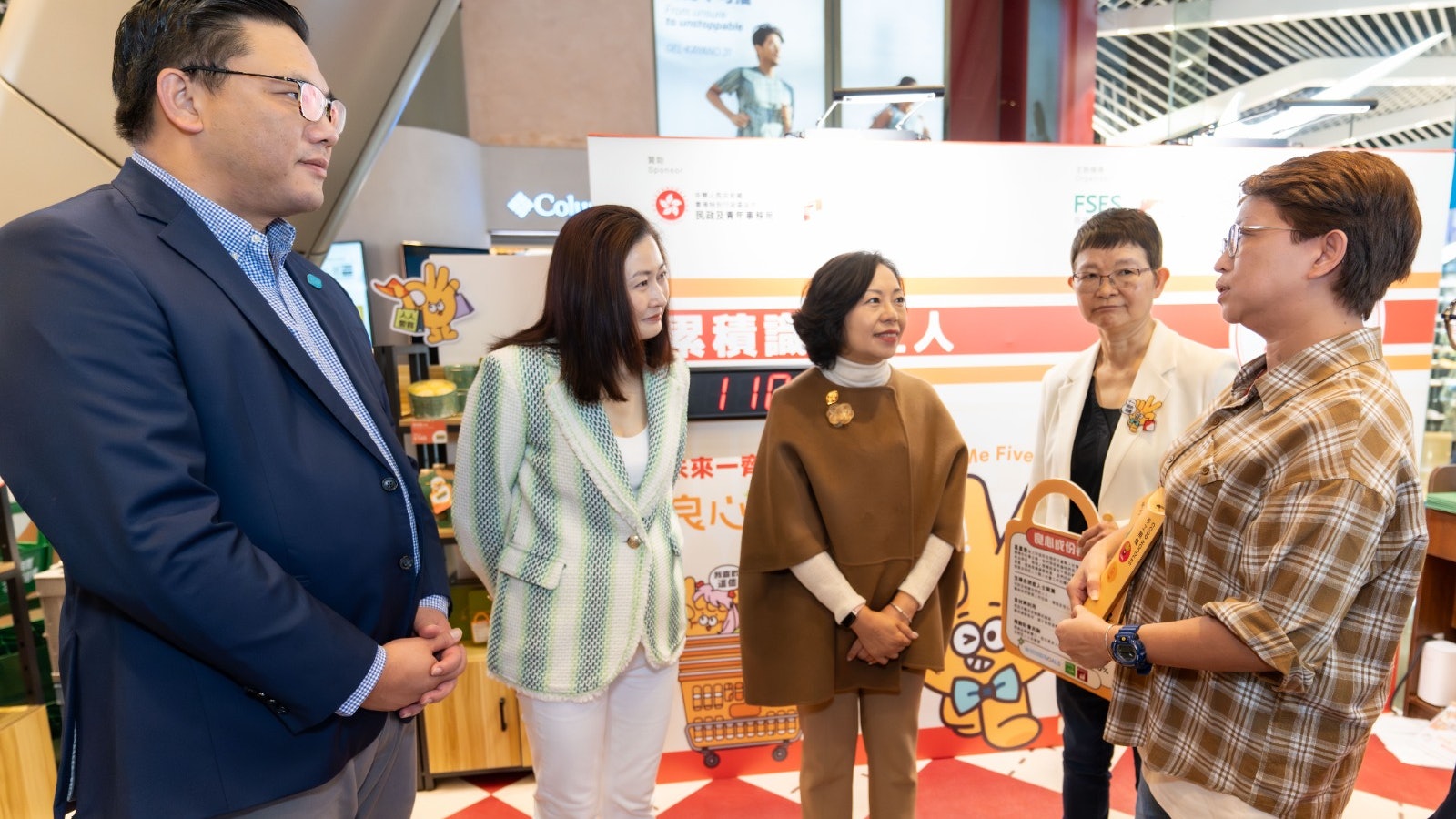 朗豪坊「良心便利店」加碼營運至12.15 麥美娟及梁宏正到場購物 朗豪坊「良心便利店」加碼營運至12.15 麥美娟及梁宏正到場購物