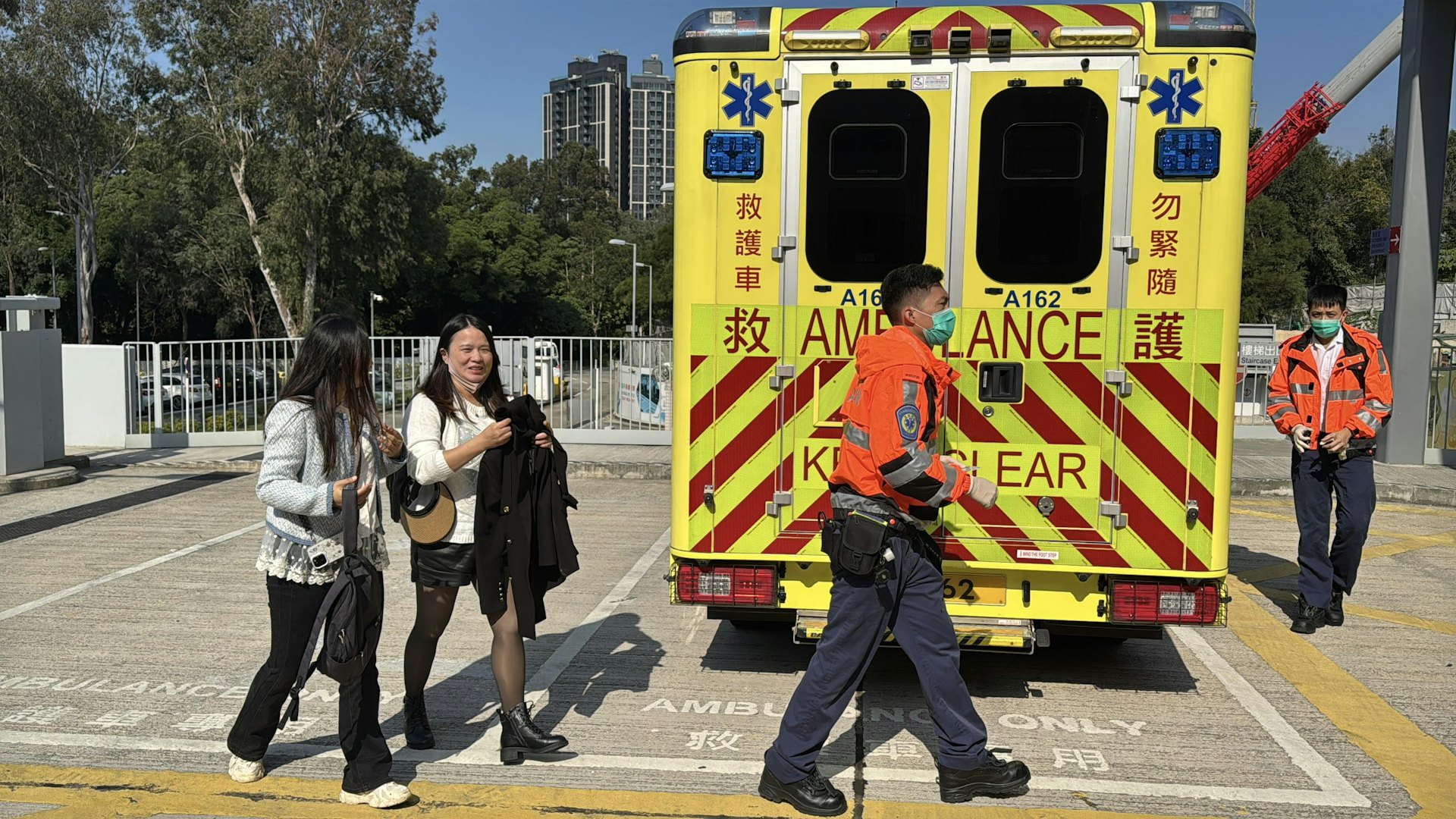 小巴乘客送院治理。(翁鈺輝攝) 小巴乘客送院治理。(翁鈺輝攝)