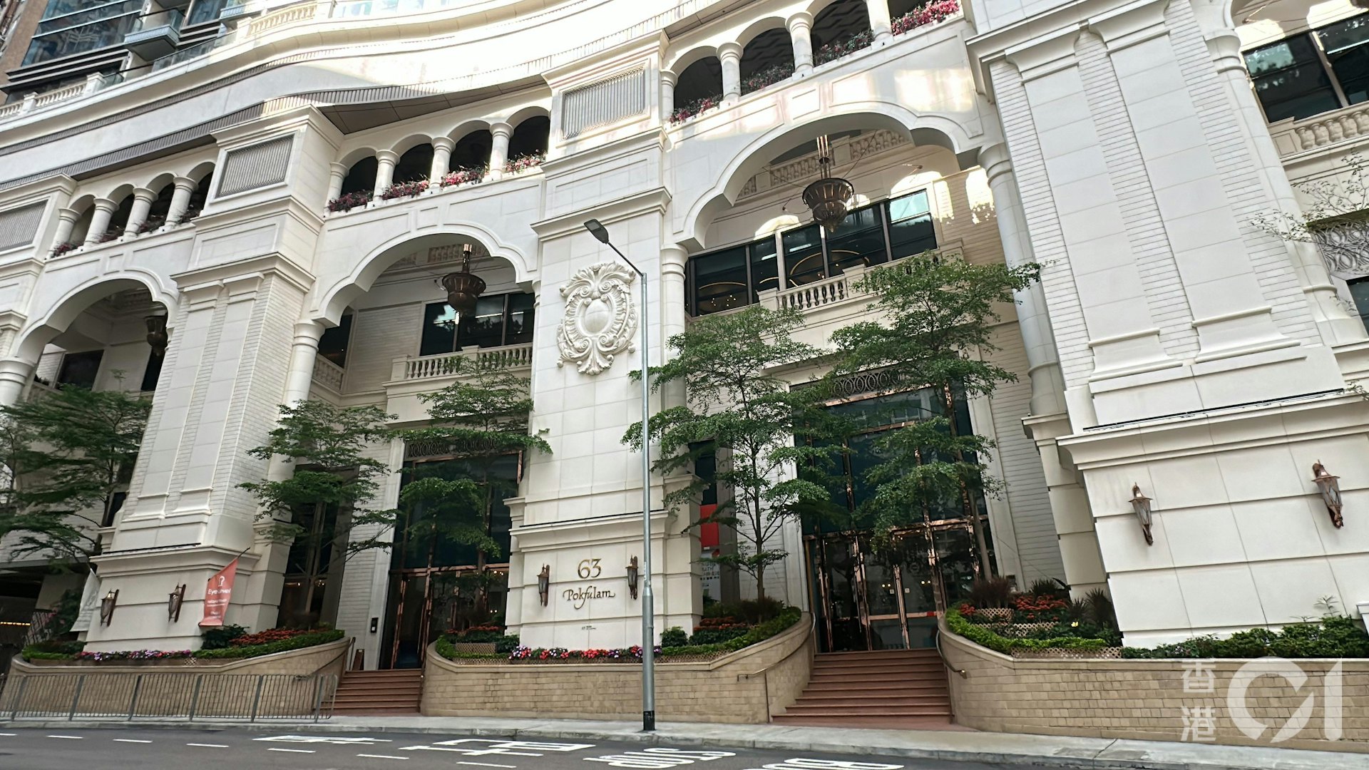 業主簽約後發現原來區經紀將單位分租予港漂生,又安排租客簽署委託書及在原本的租約上加簽,並預先收取一年租金。(黃煦緻攝) 業主簽約後發現原來區經紀將單位分租予港漂生,又安排租客簽署委託書及在原本的租約上加簽,並預先收取一年租金。(黃煦緻攝)