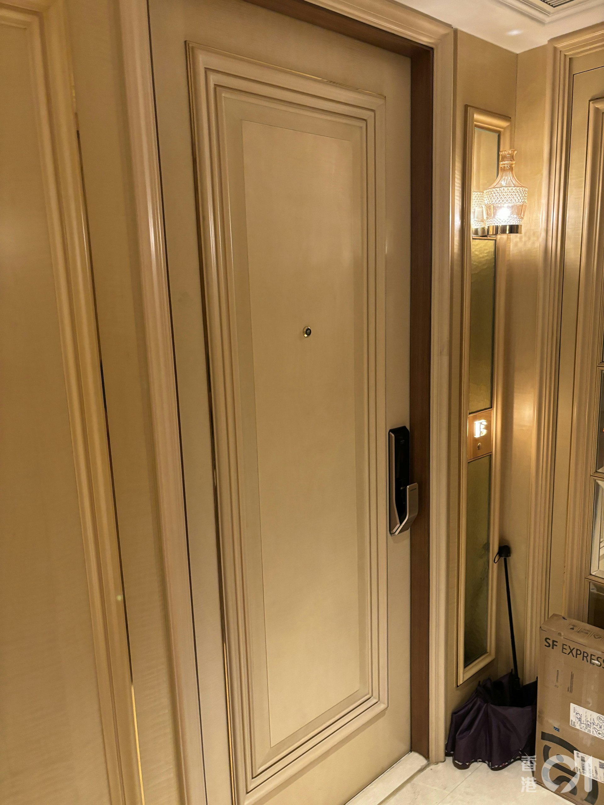 業主事後到單位了解,發現被人擅自間成4房出租。(陳浩然攝) 業主事後到單位了解,發現被人擅自間成4房出租。(陳浩然攝)