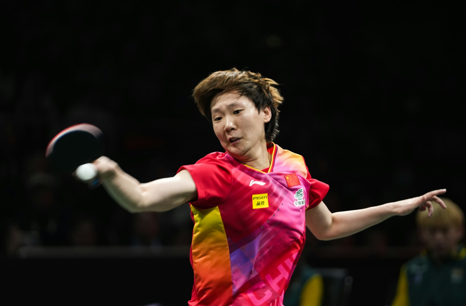 國乒在混雙及女單同樣碾壓對手取勝,圖為王曼昱。(新華社) 國乒在混雙及女單同樣碾壓對手取勝,圖為王曼昱。(新華社)