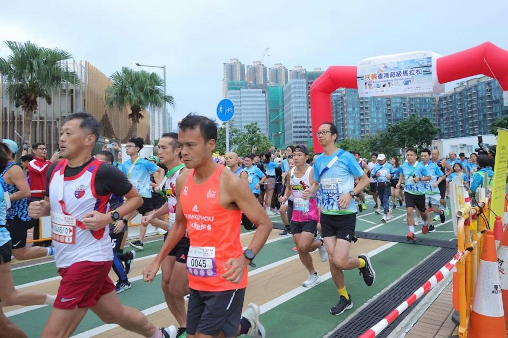 一眾愛心跑手比賽盛況。(大會提供圖片) 一眾愛心跑手比賽盛況。(大會提供圖片)