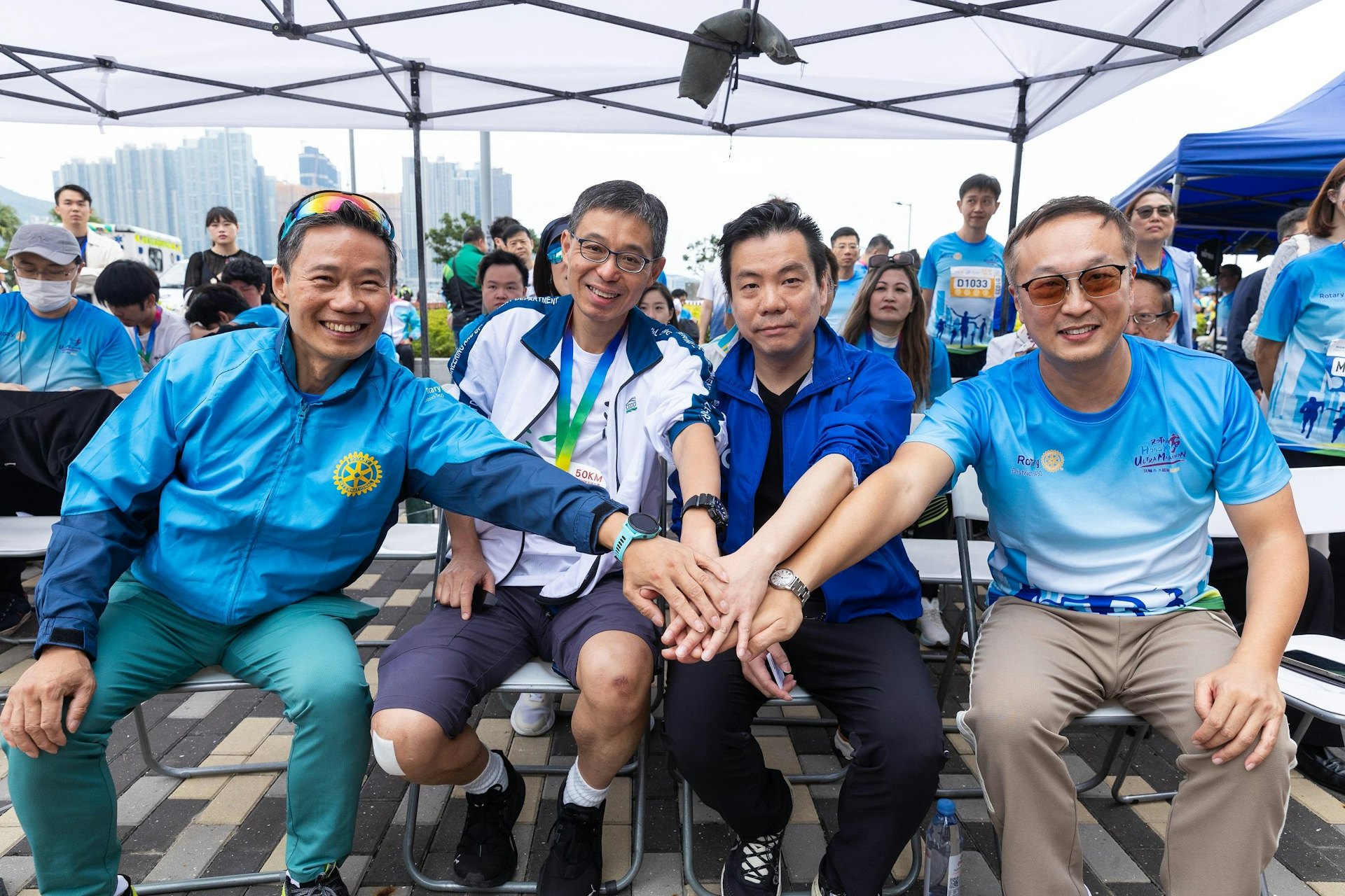 國際扶輪3450地區剛卸任總監李兆民先生(左起)、土木工程拓展署東拓展處處長梁中立先生、《香港01》首席市場營銷官盧國威先生、2023-2024年度扶輪香港超級馬拉松主委陳緯國先生,一同在活動上留影。 (蘇煒然攝) 國際扶輪3450地區剛卸任總監李兆民先生(左起)、土木工程拓展署東拓展處處長梁中立先生、《香港01》首席市場營銷官盧國威先生、2023-2024年度扶輪香港超級馬拉松主委陳緯國先生,一同在活動上留影。 (蘇煒然攝)