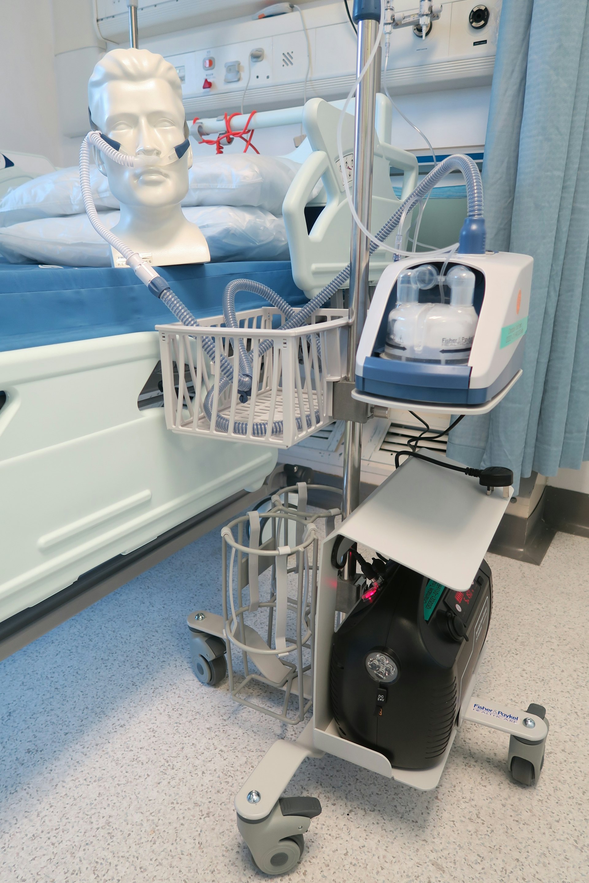 新界西聯網獲善心醫療基金資助後,購入高流量鼻導管供氧儀,為有需要病人輸送氧氣。 新界西聯網獲善心醫療基金資助後,購入高流量鼻導管供氧儀,為有需要病人輸送氧氣。