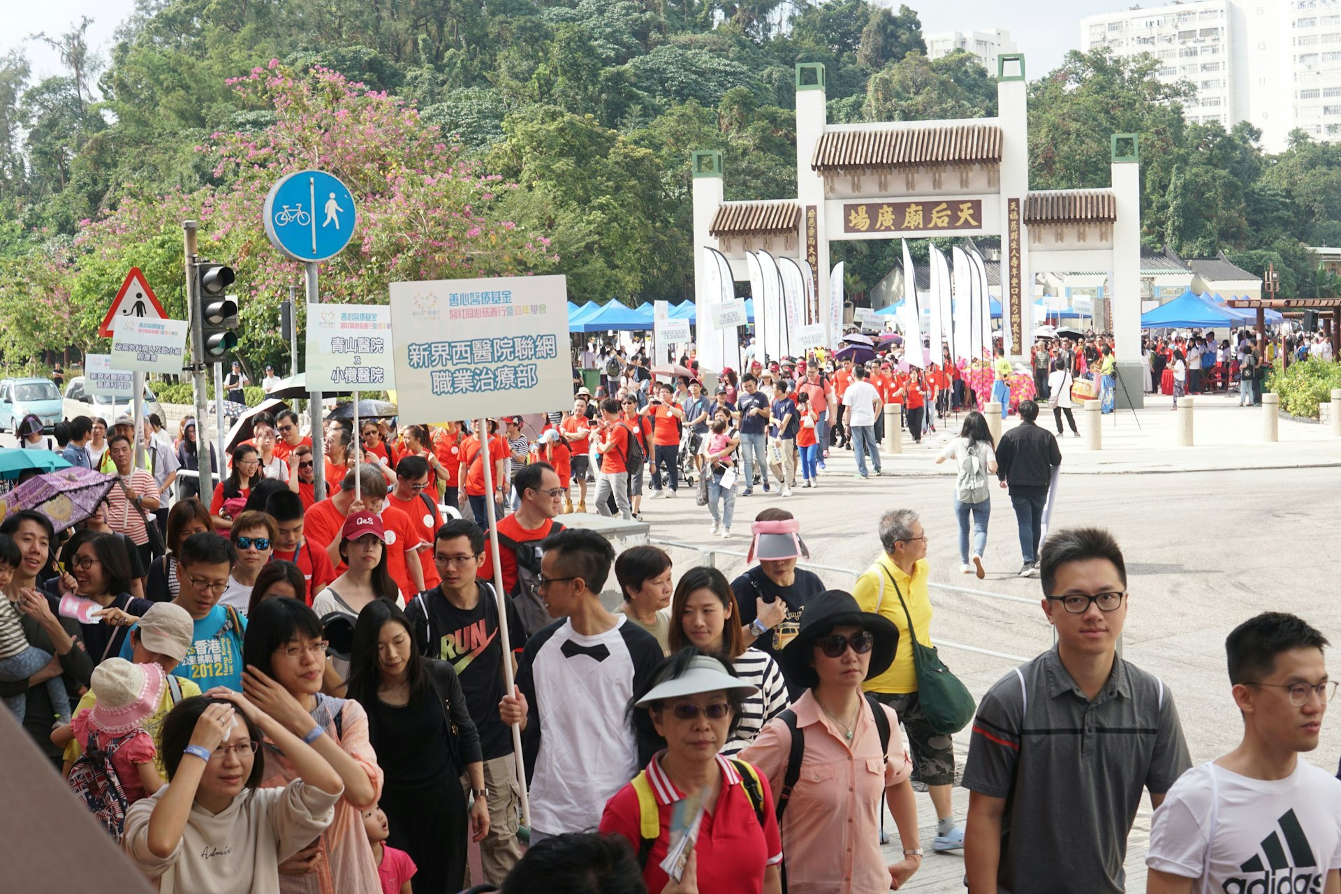 醫院不同部門及社區各界人士過往踴躍支持慈善活動,令醫院及基金可籌集善款,幫助更多病人。(2018年善心醫療基金活動相片) 醫院不同部門及社區各界人士過往踴躍支持慈善活動,令醫院及基金可籌集善款,幫助更多病人。(2018年善心醫療基金活動相片)