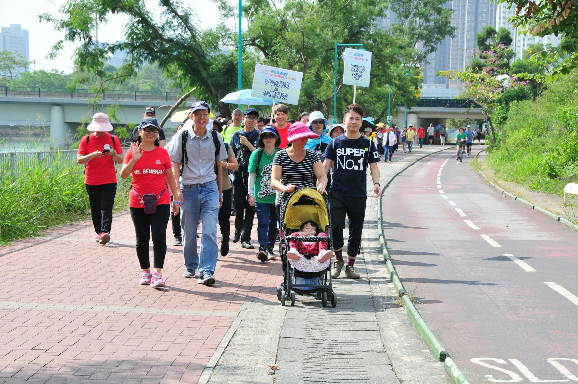 醫院不同部門及社區各界人士過往踴躍支持慈善活動,令醫院及基金可籌集善款,幫助更多病人。(2018年善心醫療基金活動相片) 醫院不同部門及社區各界人士過往踴躍支持慈善活動,令醫院及基金可籌集善款,幫助更多病人。(2018年善心醫療基金活動相片)