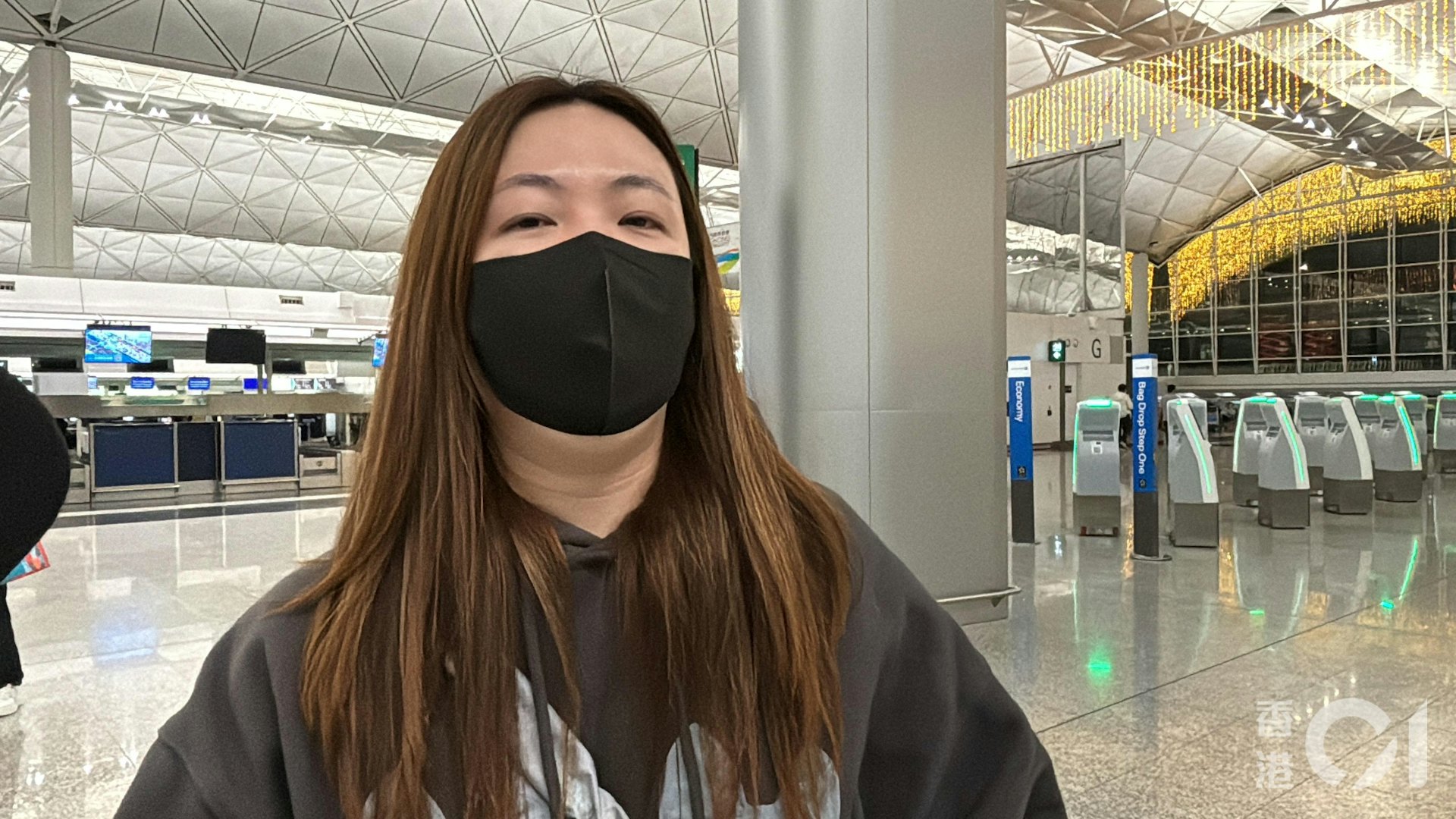 自由行赴韓10天追星的黃小姐稱,較關注藝人活動會否受影響,不排除會縮短行程提前返港。(陳永武攝) 自由行赴韓10天追星的黃小姐稱,較關注藝人活動會否受影響,不排除會縮短行程提前返港。(陳永武攝)