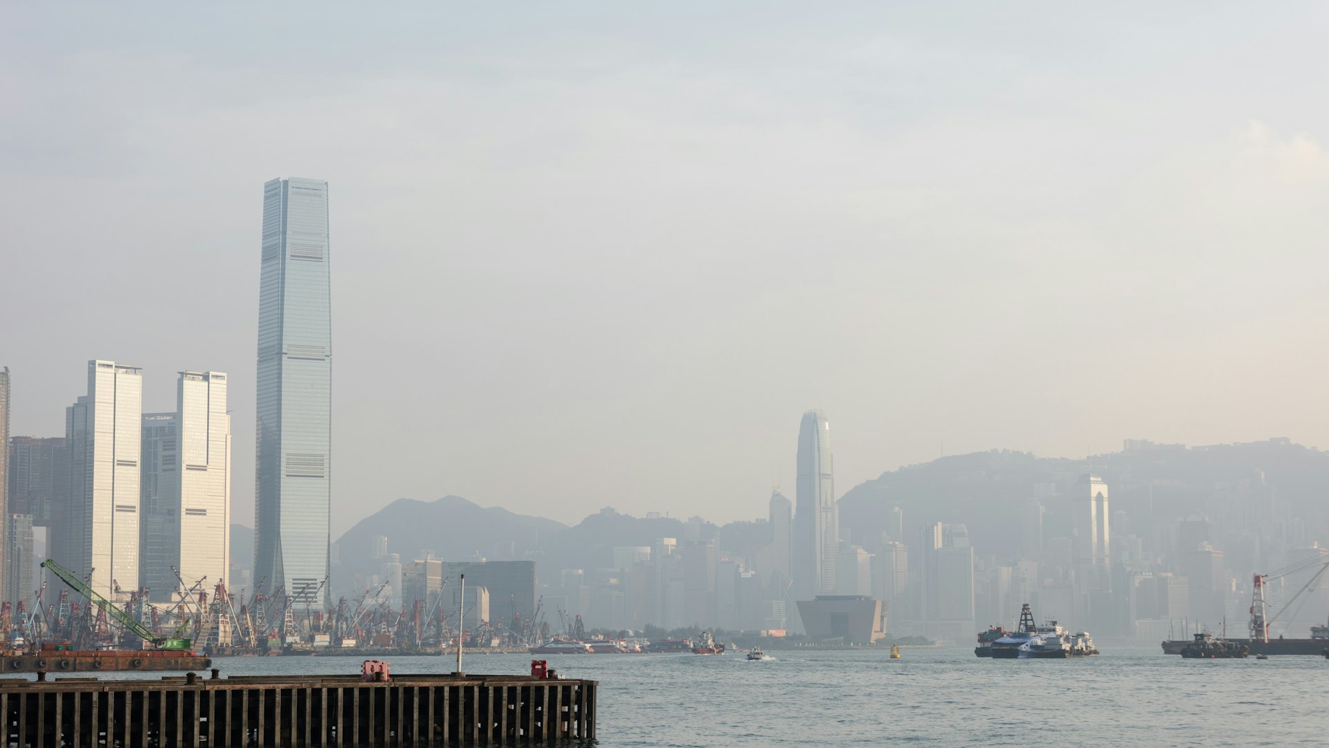 香港11月PMI跌至51.2 仍處擴張區 企業營商信心跌至13個月低位 香港11月PMI跌至51.2 仍處擴張區 企業營商信心跌至13個月低位