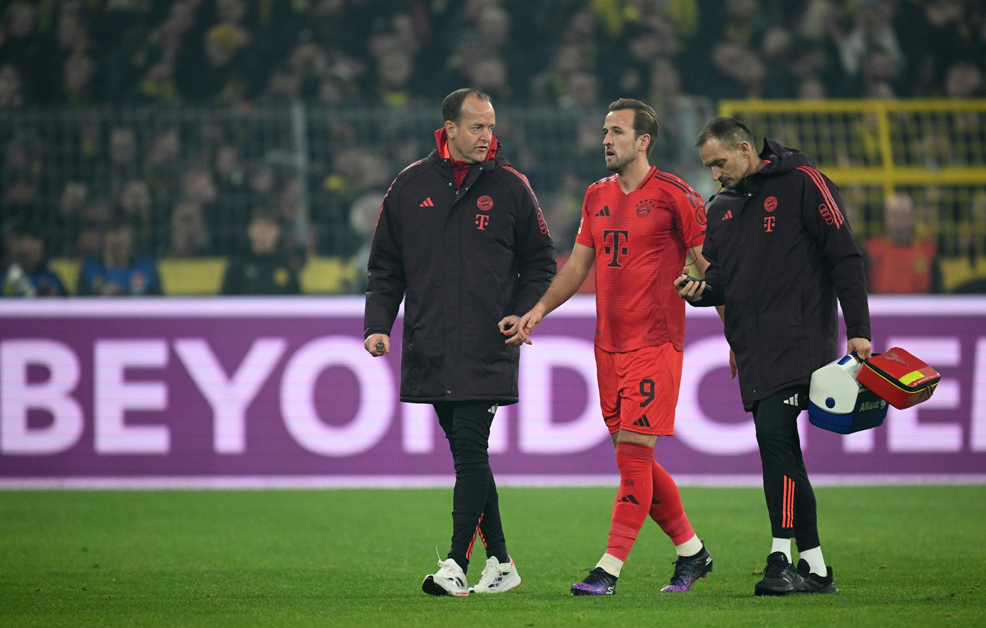 對多蒙特一役時,哈利卡尼因傷退下火線,因此今仗未能為拜仁上陣。(Getty Images) 對多蒙特一役時,哈利卡尼因傷退下火線,因此今仗未能為拜仁上陣。(Getty Images)