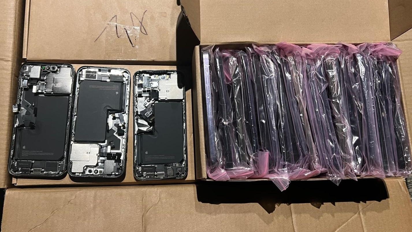 水警流浮山反走私 檢手機、電話零件等值27萬元 水警流浮山反走私 檢手機、電話零件等值27萬元