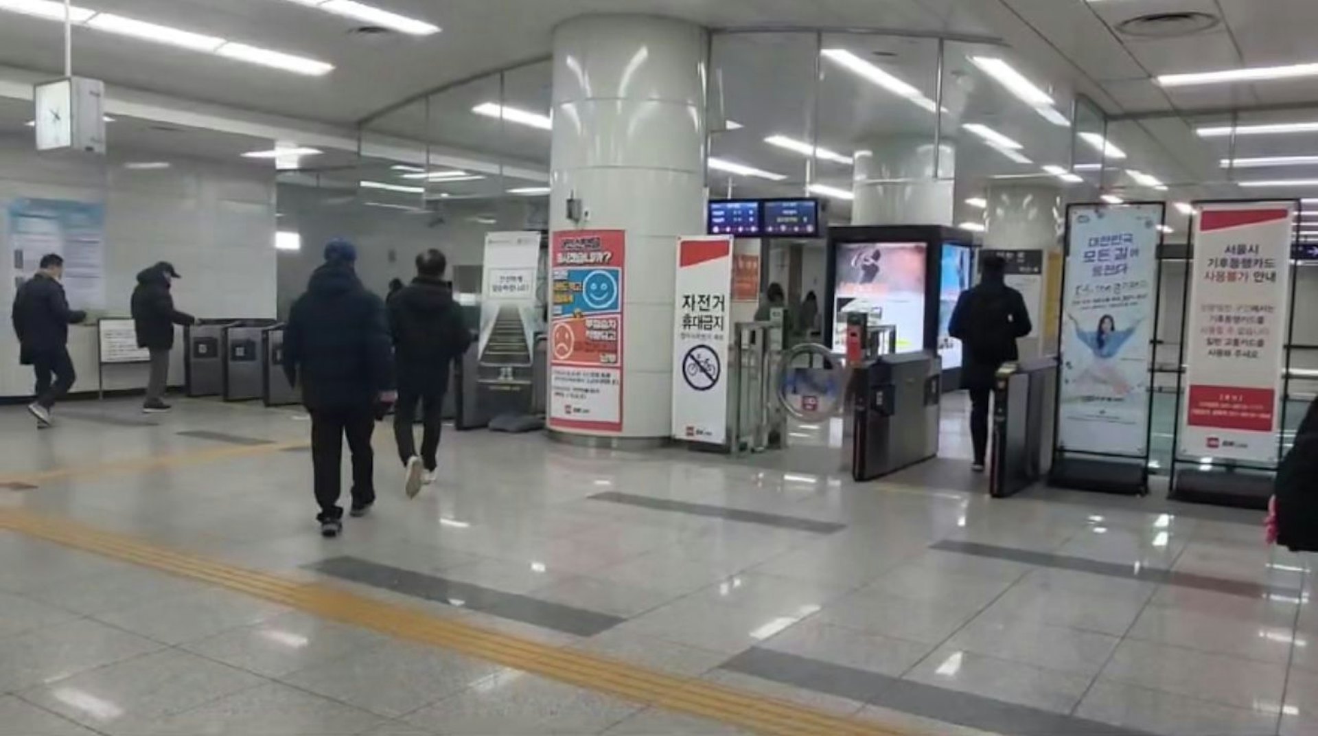 首爾地鐵站一切如常。(蔡小姐提供) 首爾地鐵站一切如常。(蔡小姐提供)