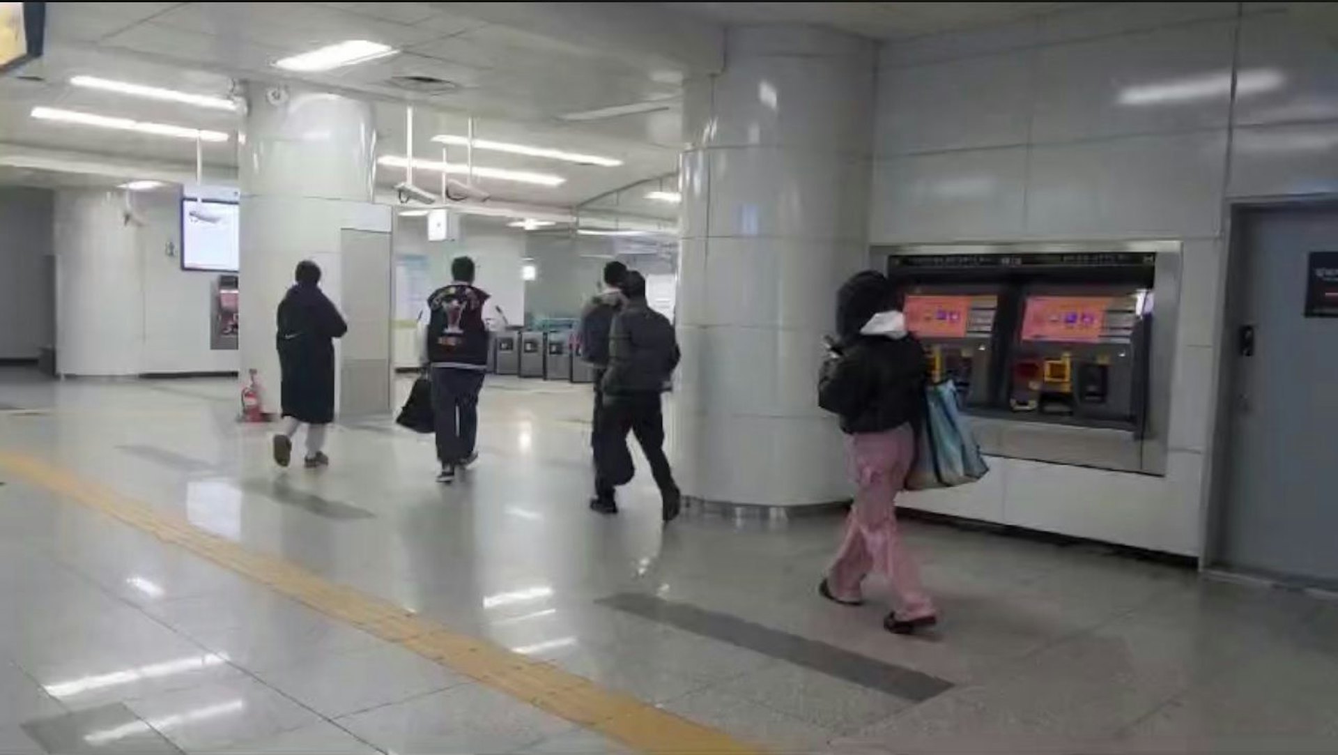 首爾地鐵站一切如常。(蔡小姐提供) 首爾地鐵站一切如常。(蔡小姐提供)