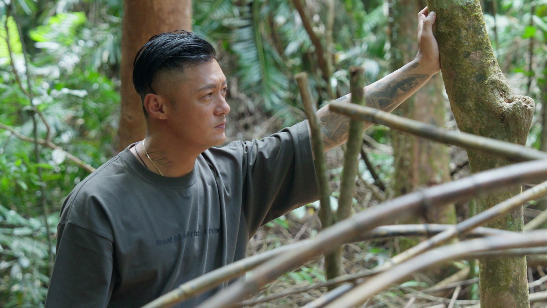 深入戴恩樹雨林,體驗原住民絕對原始又自然的生活,包括獨特的say hello方式、求生技能、尋找天然藥材等,並從原住民身上學會重新定義何謂生活。 深入戴恩樹雨林,體驗原住民絕對原始又自然的生活,包括獨特的say hello方式、求生技能、尋找天然藥材等,並從原住民身上學會重新定義何謂生活。
