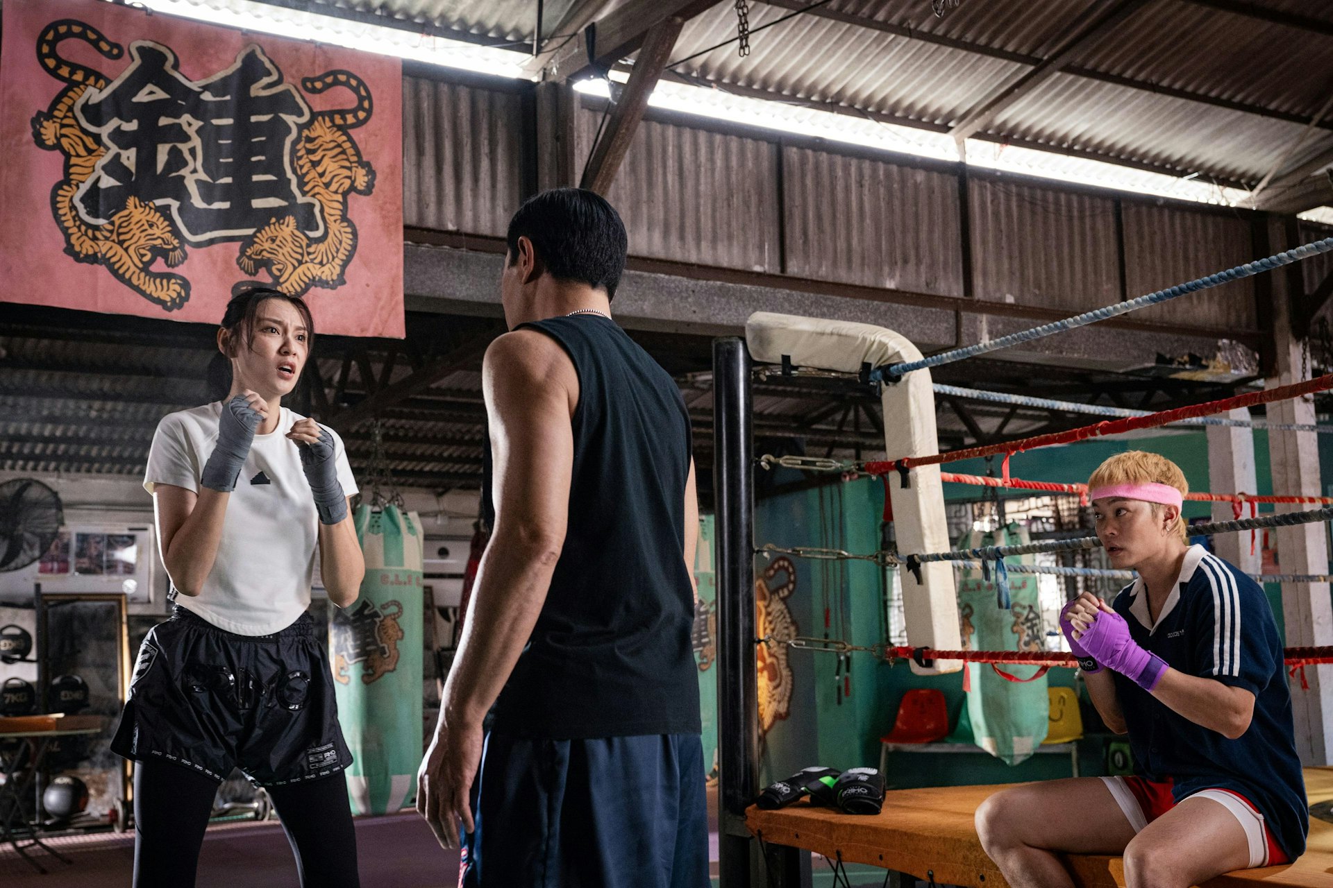 王丹妮決意要學打拳。(《臨時決鬥》劇照) 王丹妮決意要學打拳。(《臨時決鬥》劇照)