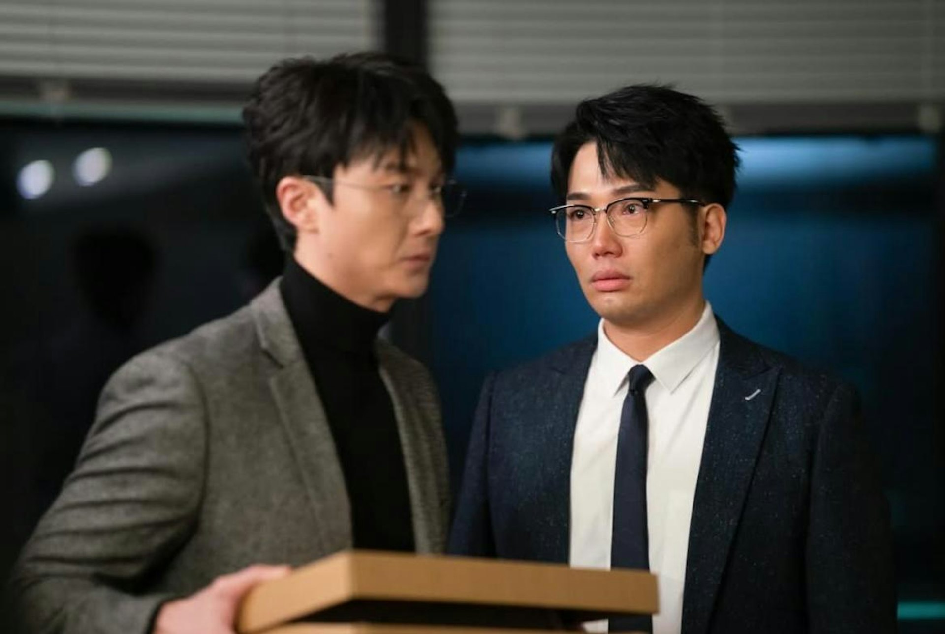 黃建東特別難忘與王浩信在《黑色月光》辦公室的一場戲。(IG圖片) 黃建東特別難忘與王浩信在《黑色月光》辦公室的一場戲。(IG圖片)