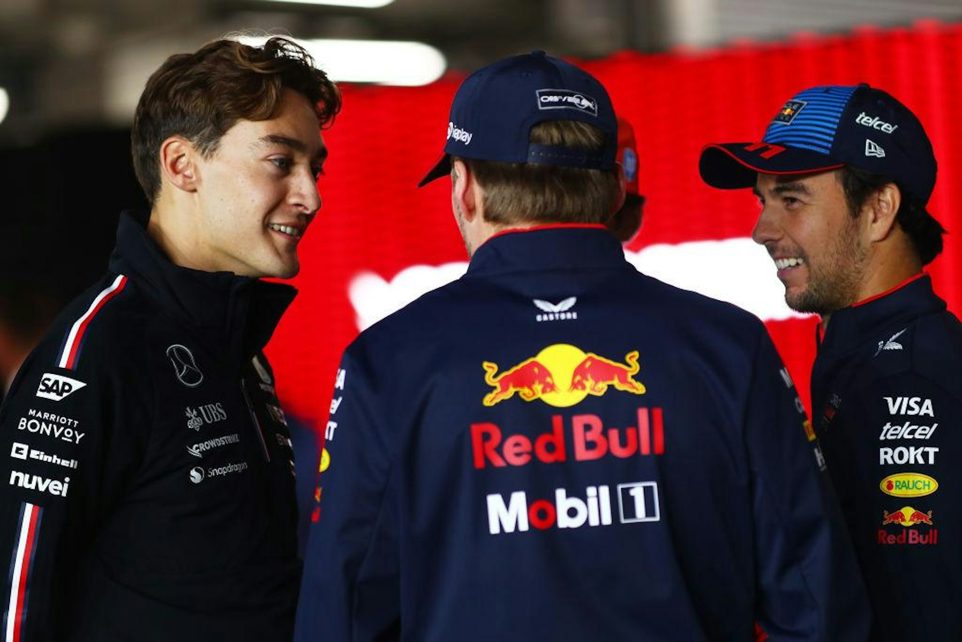 卡塔爾站正賽前的車手巡遊前,羅素曾和韋斯達賓口角。(Getty Images) 卡塔爾站正賽前的車手巡遊前,羅素曾和韋斯達賓口角。(Getty Images)