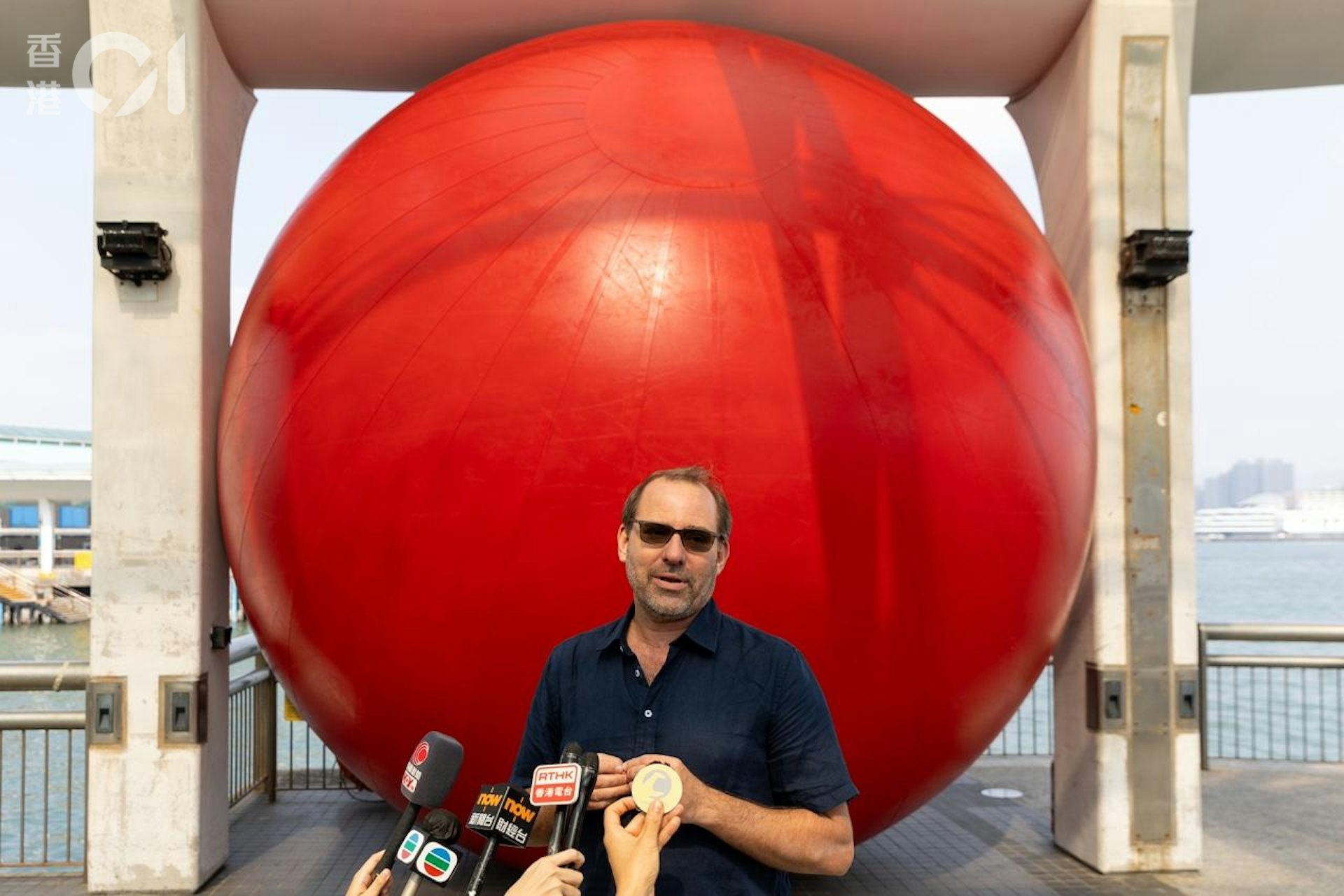 設計者Kurt Perschke指香港是一個很有活力與魅力的城市,所以選擇前來設展。(梁鵬威攝) 設計者Kurt Perschke指香港是一個很有活力與魅力的城市,所以選擇前來設展。(梁鵬威攝)