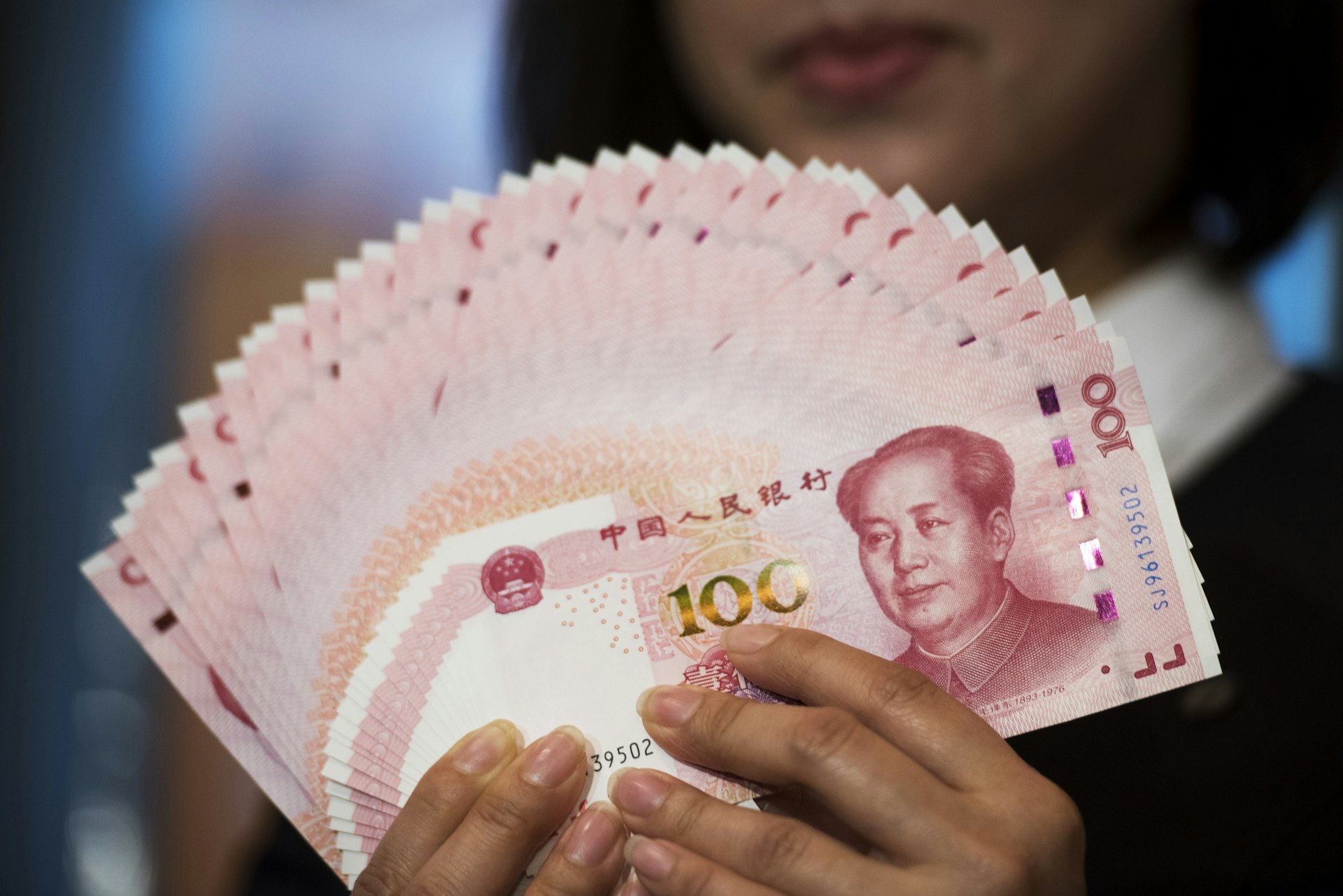 會議指出,要實施更加積極的財政政策和適度寬鬆的貨幣政策。(資料圖片) 會議指出,要實施更加積極的財政政策和適度寬鬆的貨幣政策。(資料圖片)