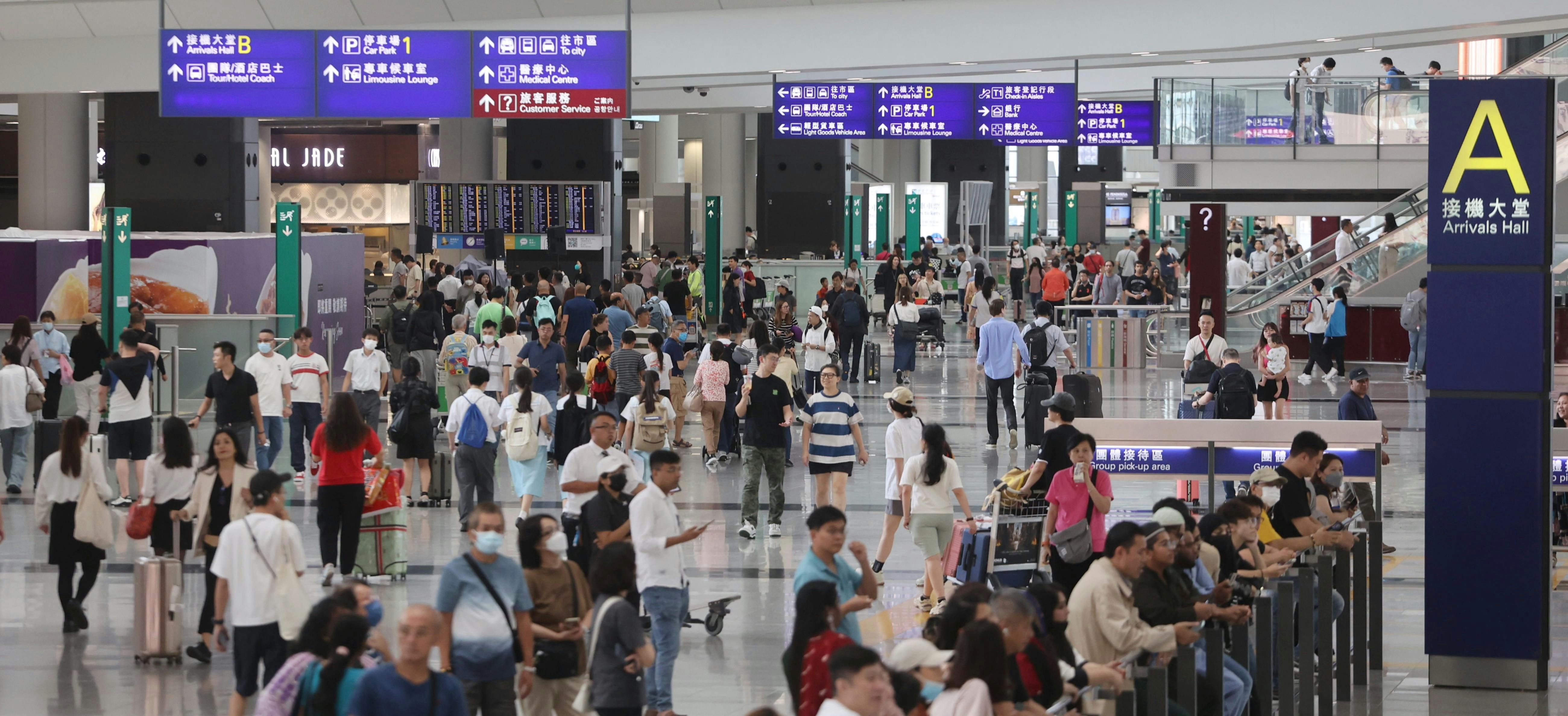 胡志明巿來港航班現機艙老鼠偷1000萬越南盾警拘61歲內地漢