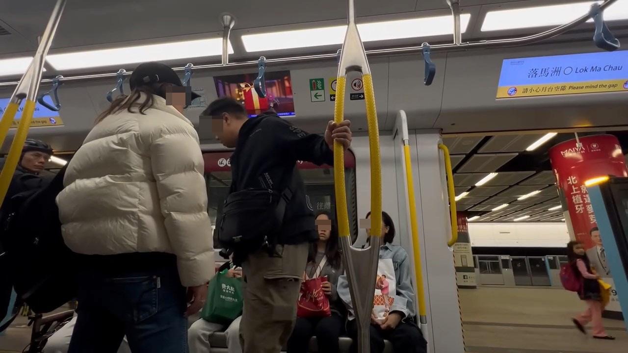 大叔與女乘客對罵。（影片截圖）