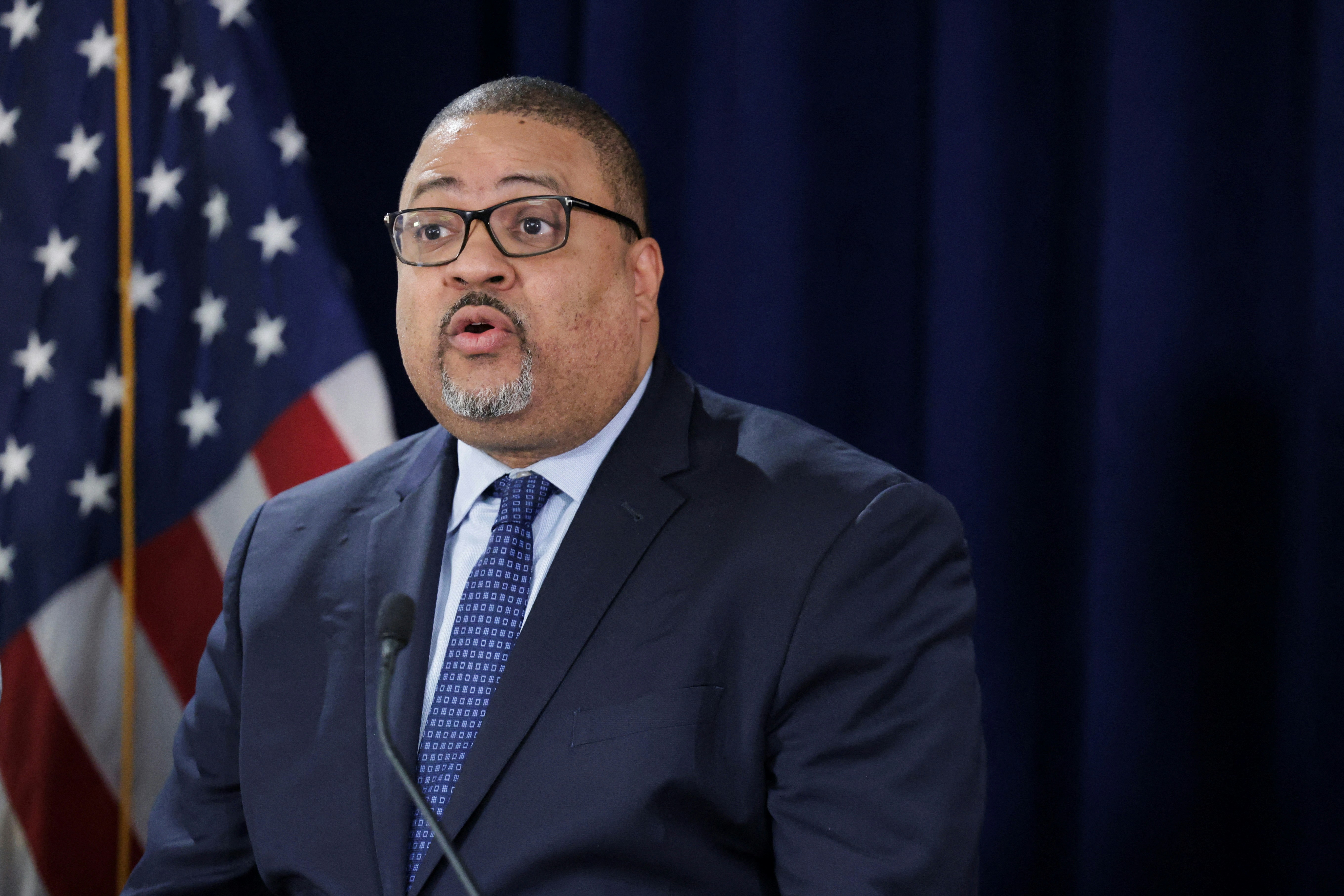 涉槍殺保險公司CEO Luigi Mangione被控一級謀殺等11項罪名