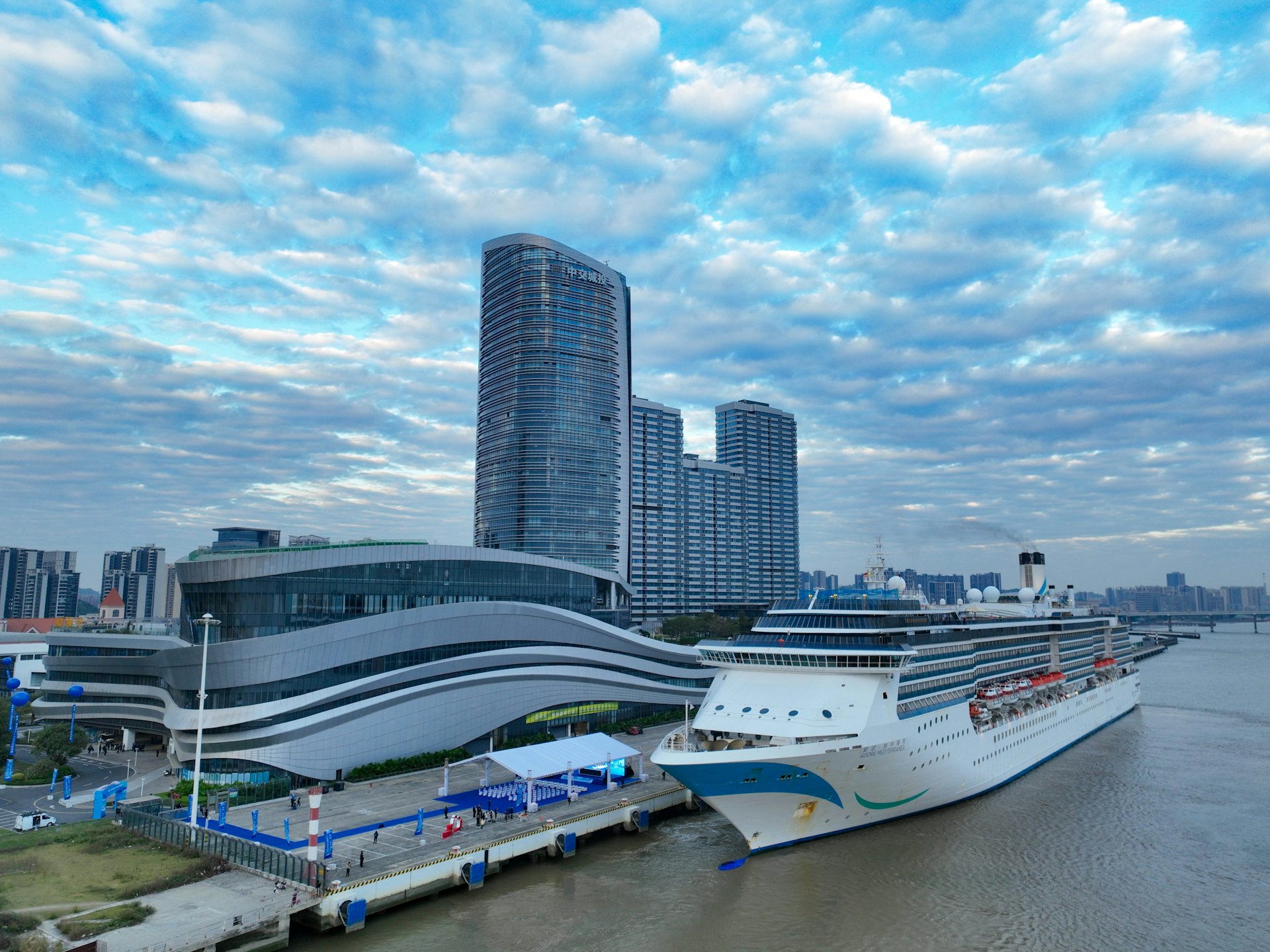 愛達·地中海號抵達南沙國際郵輪母港。(主辦方供圖) 愛達·地中海號抵達南沙國際郵輪母港。(主辦方供圖)