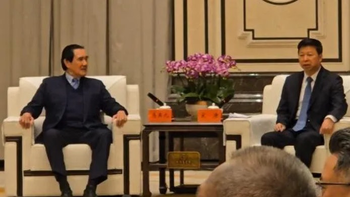 國台辦主任晤馬英九 轉達習近平問候 強調堅持九二共識反台獨 國台辦主任晤馬英九 轉達習近平問候 強調堅持九二共識反台獨