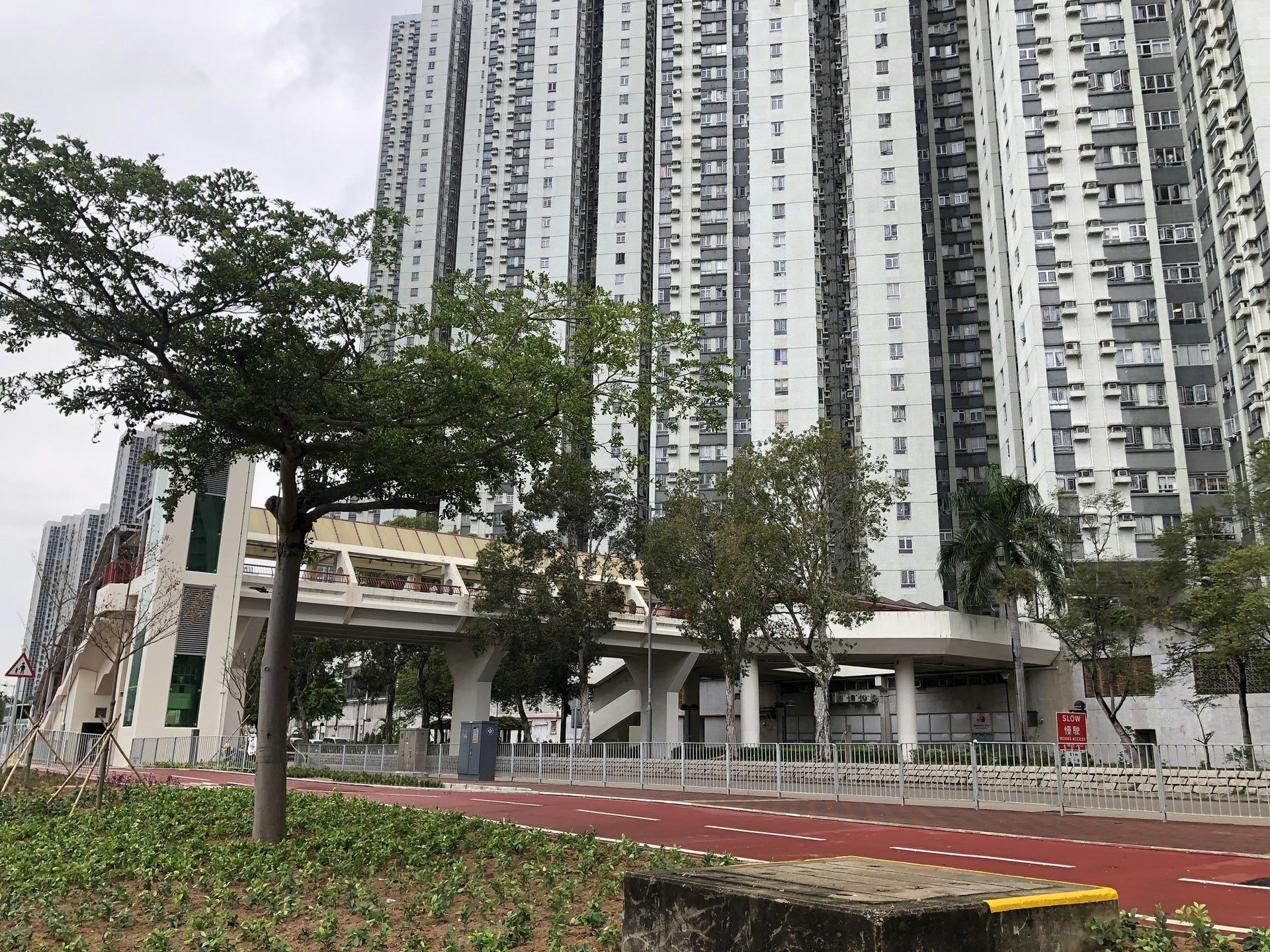 荃灣麗城花園有住戶發帖抱怨，稱自己僅將鞋放在門外一會就遭人擅自取走，翻查門口天眼片段，發現是1名外賣員所為。（資料圖片）