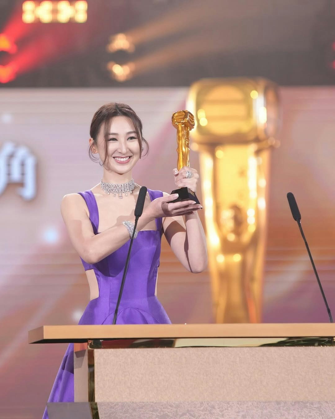 高海寧憑《新聞女王》贏得獎項和人氣，攀上事業高峰。（IG@sammkoling）