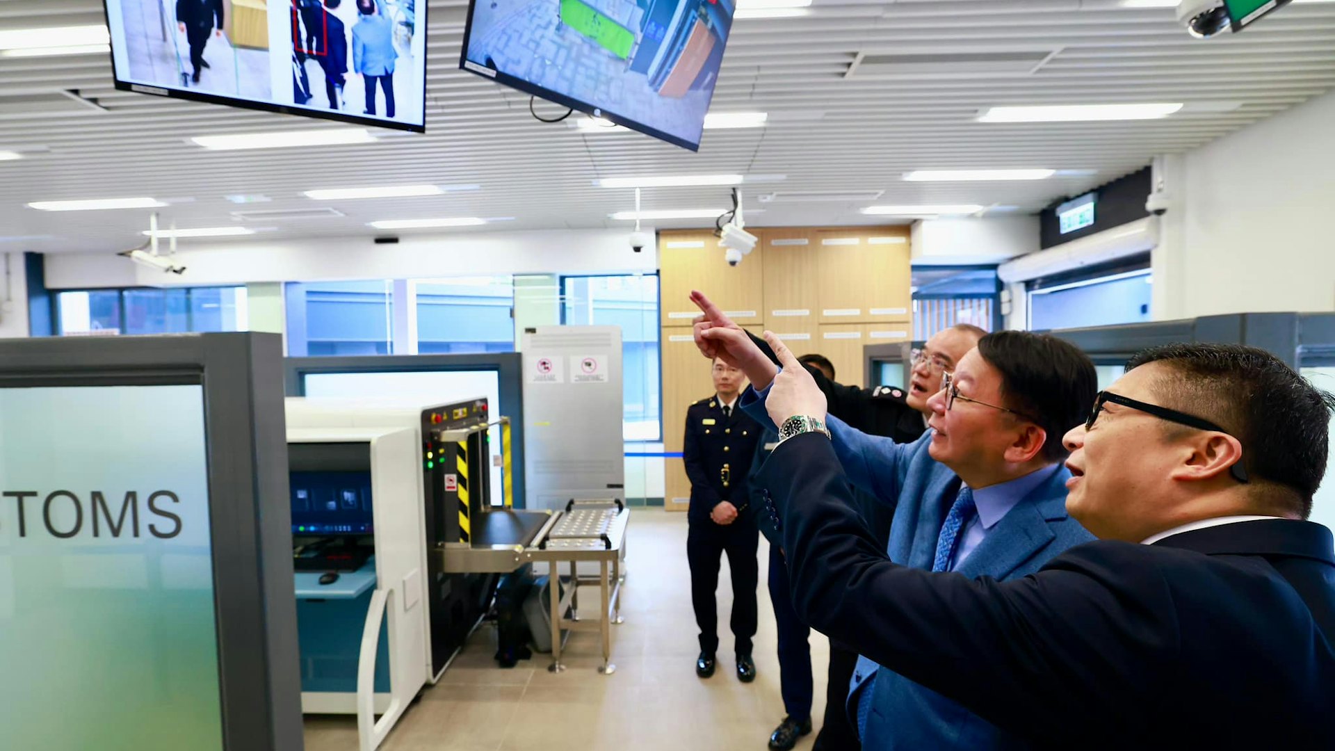 沙頭角中英街檢查站試行「無感通關」 鄧炳強:日後擬在河套使用 沙頭角中英街檢查站試行「無感通關」 鄧炳強:日後擬在河套使用