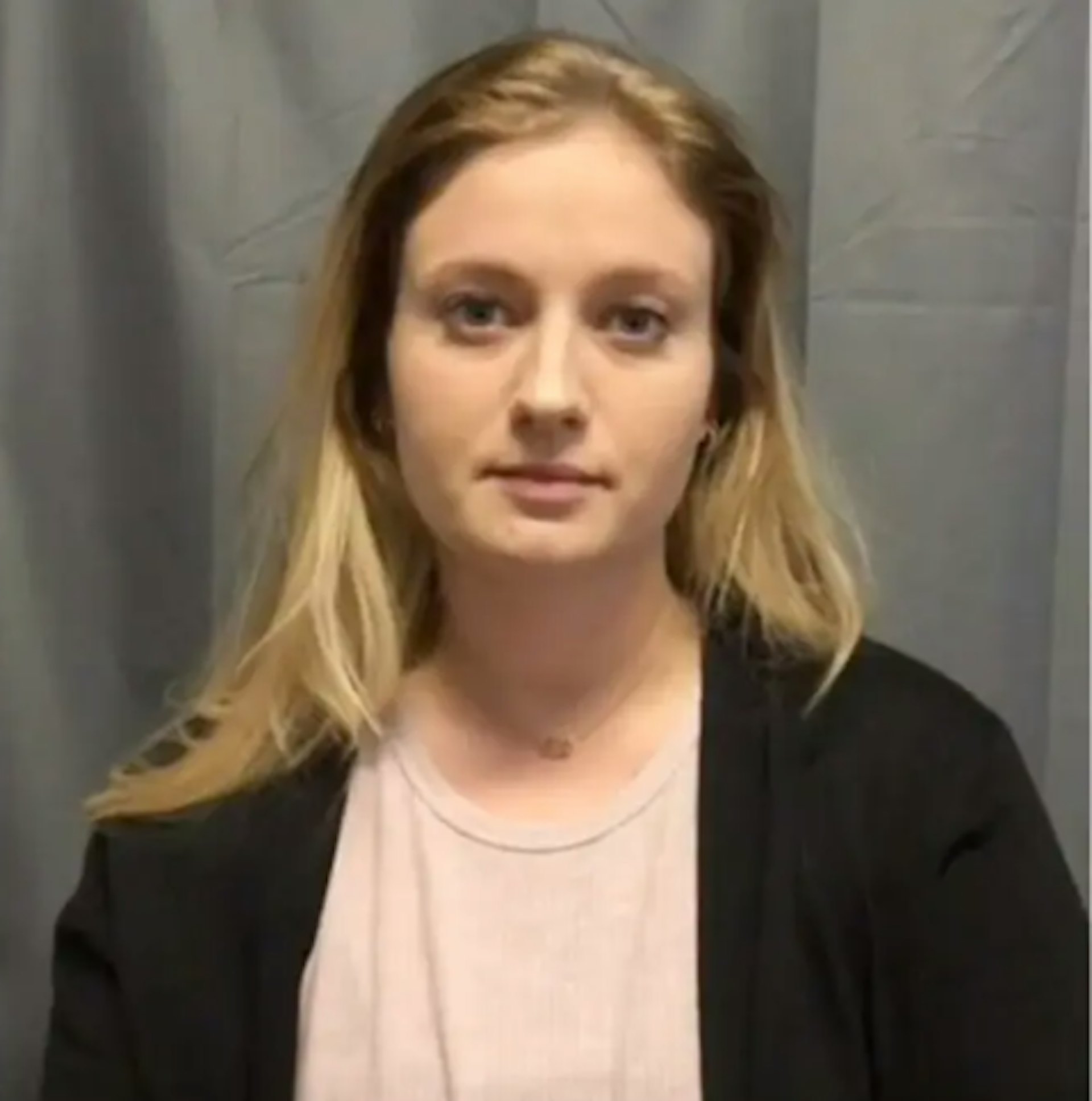 女教師艾瑪因2項利用科技手段招攬未成年人發生性行為罪被判罪成,合共入獄6年,更會被加到性罪犯名單中。 (網上圖片) 女教師艾瑪因2項利用科技手段招攬未成年人發生性行為罪被判罪成,合共入獄6年,更會被加到性罪犯名單中。 (網上圖片)