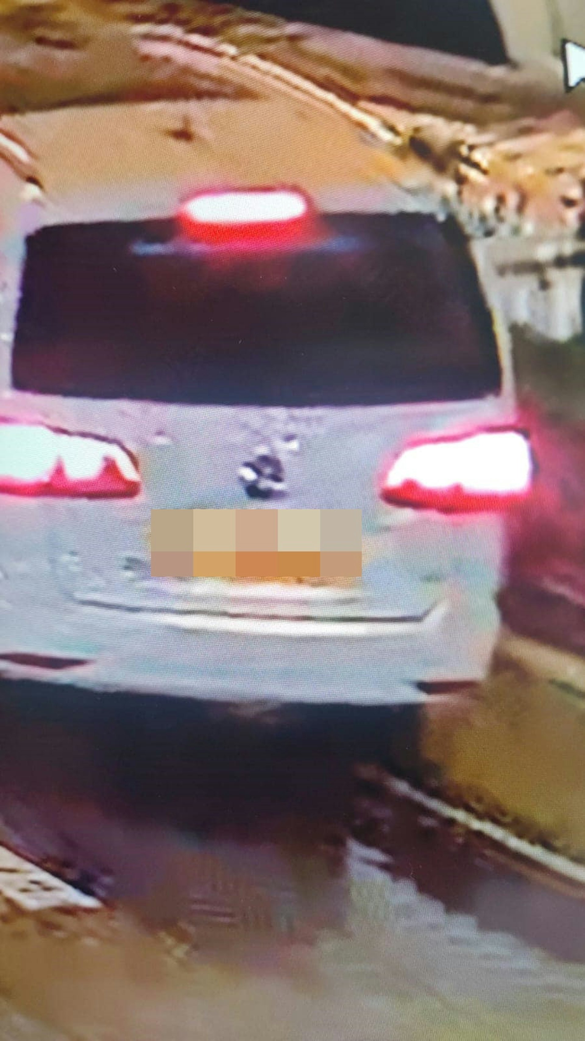 涉事白色私家車。(車cam L(香港群組)/ Fai Fai圖片) 涉事白色私家車。(車cam L(香港群組)/ Fai Fai圖片)