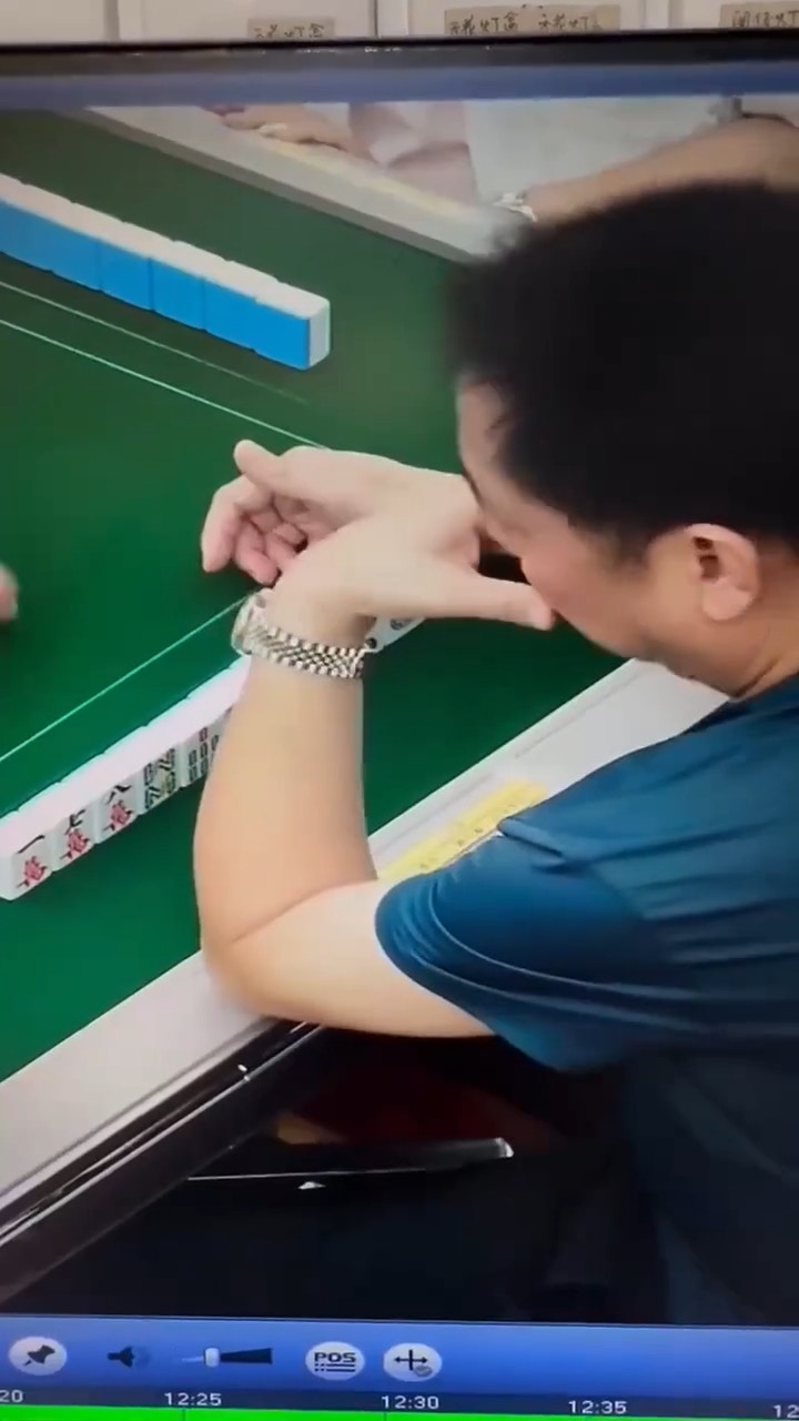 香港麻雀館驚現出千男！1招將一萬變六萬「旁述員」拆穿神手法