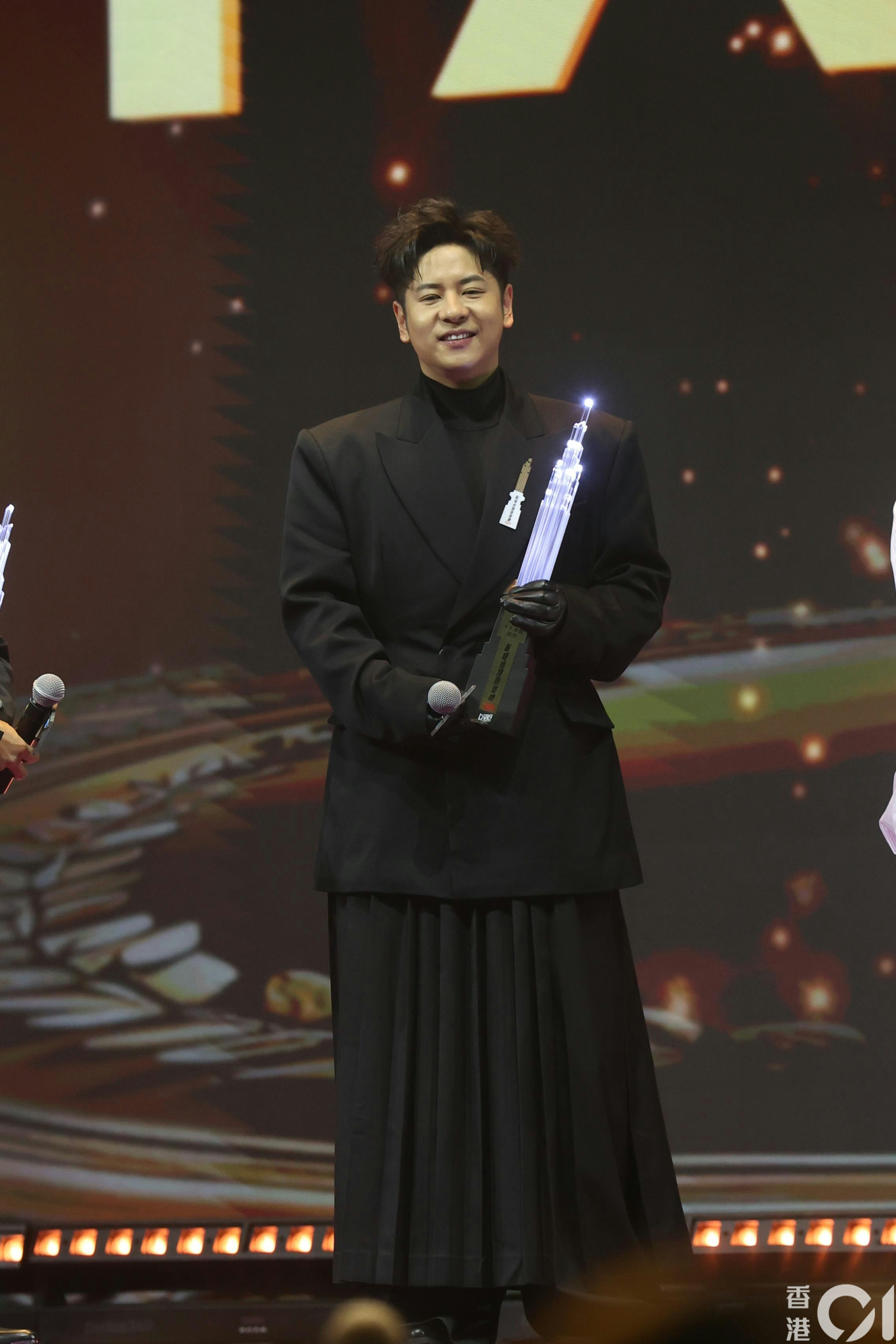 許廷鏗分享欣宜近況「一切安好」 仍在等做對方MV男主角