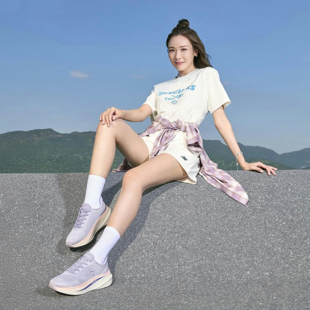 新一年曬長腿。（IG@aliaim）