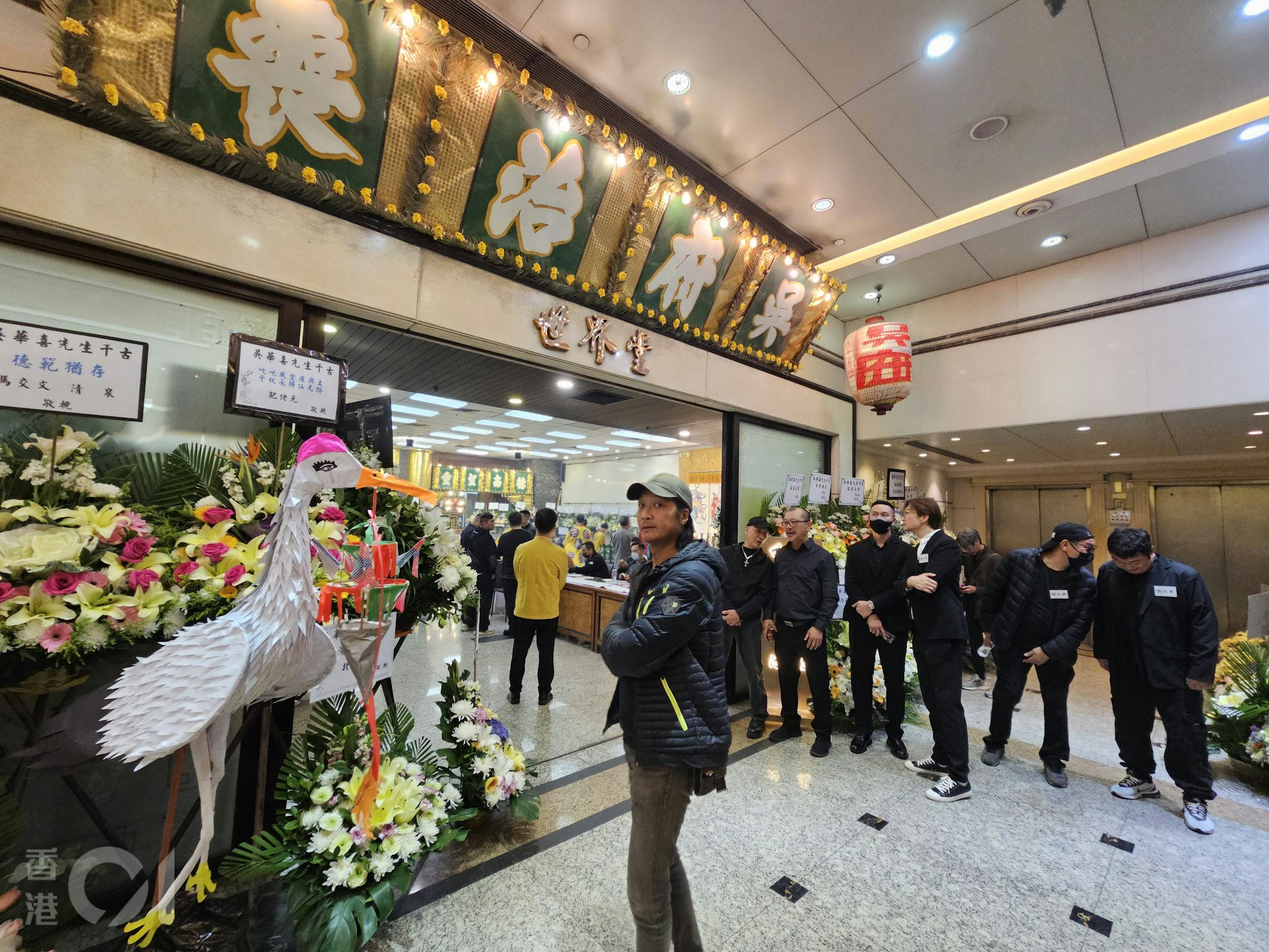 綽號「華喜」黑幫14K元老於上月去世,,今晚(1月2日)在紅磡世界殯儀館設靈。(《香港01》記者攝) 綽號「華喜」黑幫14K元老於上月去世,,今晚(1月2日)在紅磡世界殯儀館設靈。(《香港01》記者攝)