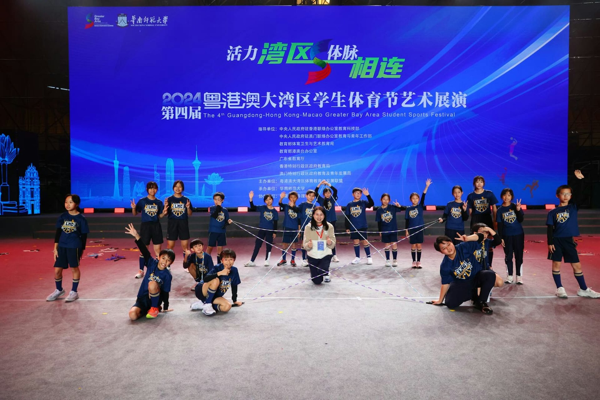 (香港直接資助學校議會提供) (香港直接資助學校議會提供)