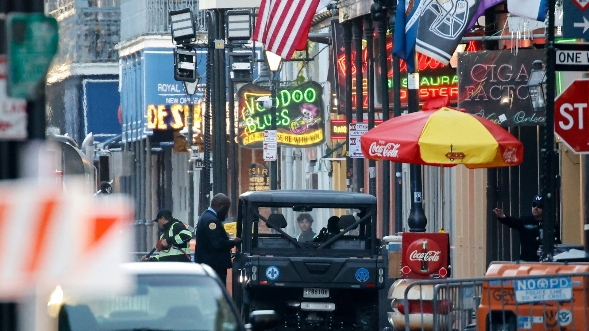 車撞人群案下修至14死 FBI料屬單獨行動 與Cybertruck爆炸無關 車撞人群案下修至14死 FBI料屬單獨行動 與Cybertruck爆炸無關