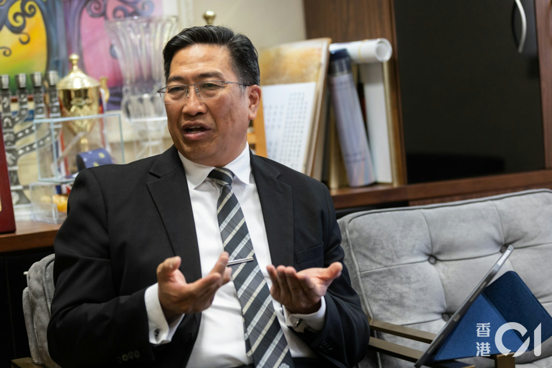 中華基督教會方潤華中學校長吳俊雄說體育老師在他就讀的中學地位崇高,當時並不覺得體育老師會被看低一線,投身社會工作後才發現現實與自己的想像有少許不同。(周令知攝) 中華基督教會方潤華中學校長吳俊雄說體育老師在他就讀的中學地位崇高,當時並不覺得體育老師會被看低一線,投身社會工作後才發現現實與自己的想像有少許不同。(周令知攝)