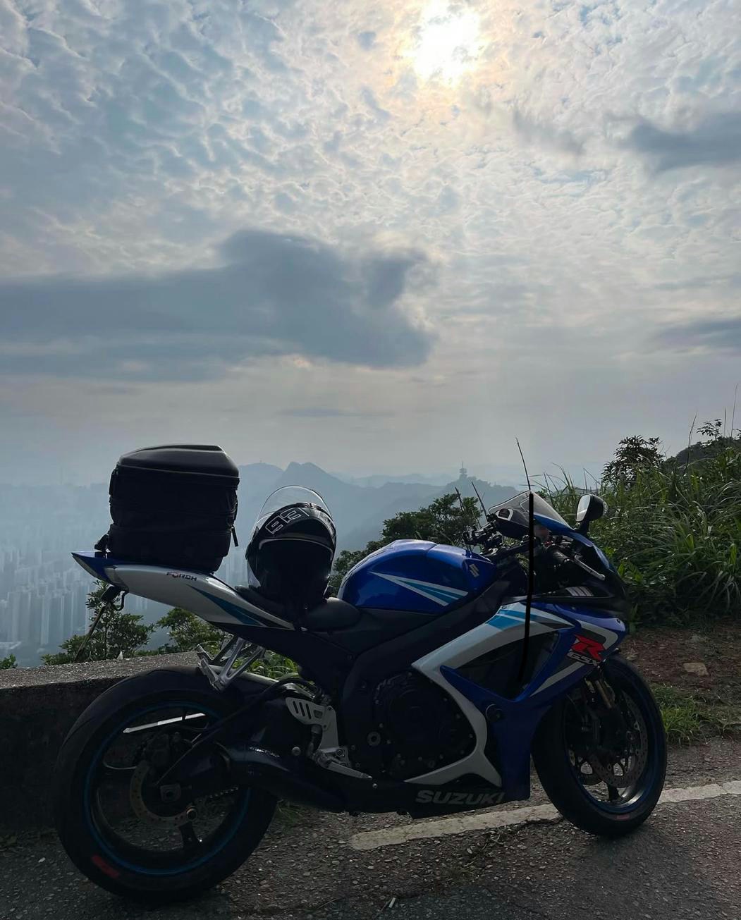 九龍灣宏基街有電單車失事，鐵騎士當場死亡，圖為死者早前拍攝涉事電單車並上載到社交平台的照片。（死者友人提供）