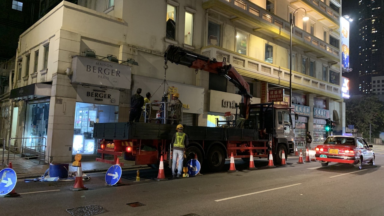尖沙咀彌敦道逾90年二級歷史建築戰前唐樓 窗簷鬆脫屋宇署助移除 尖沙咀彌敦道逾90年二級歷史建築戰前唐樓 窗簷鬆脫屋宇署助移除