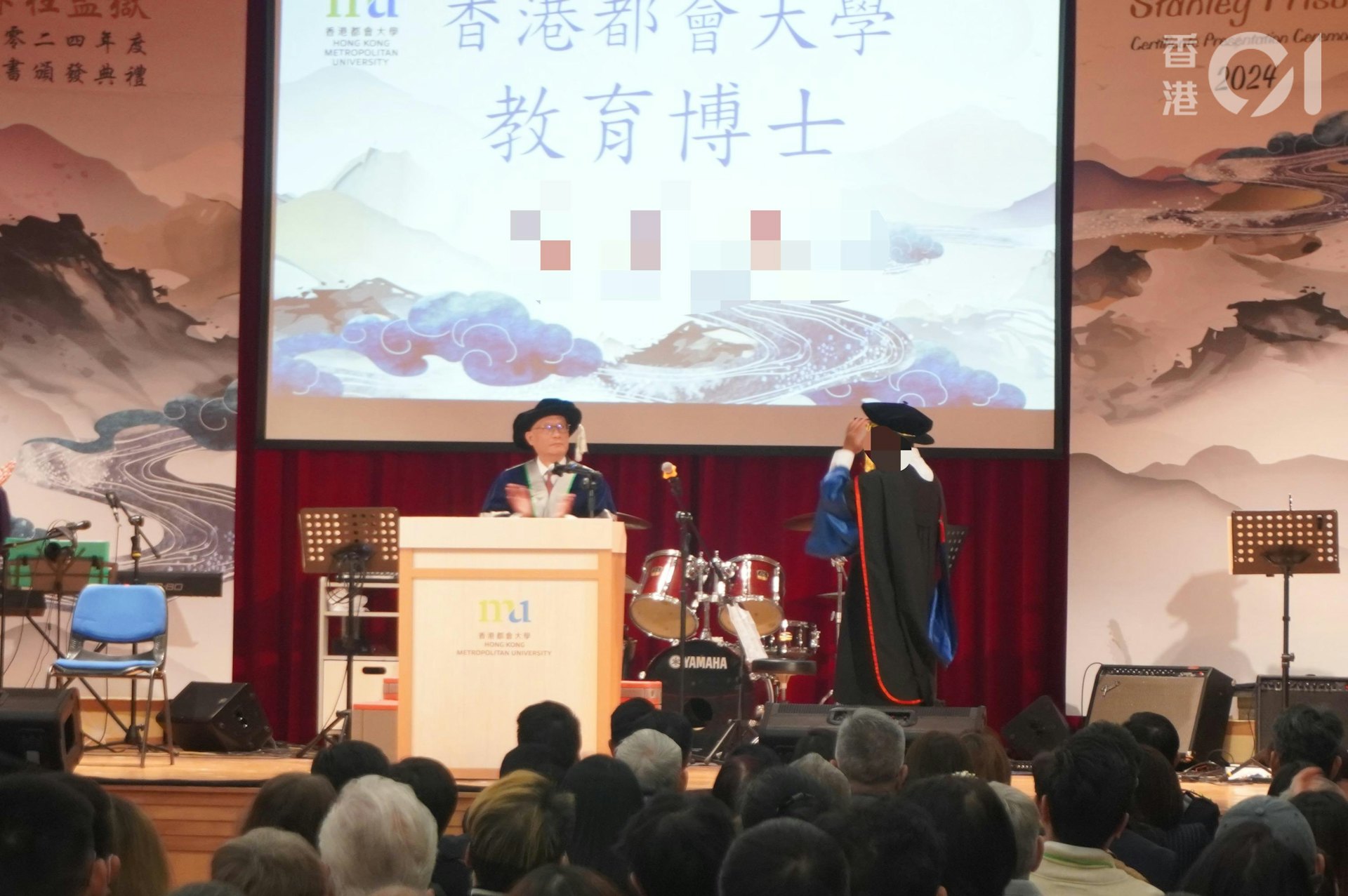 自90年代入獄的阿俊(化名)經過24年,到今年成功攻讀博士,成為首位獲本地大學頒授博士學位的在囚人士。(林遠航攝) 自90年代入獄的阿俊(化名)經過24年,到今年成功攻讀博士,成為首位獲本地大學頒授博士學位的在囚人士。(林遠航攝)