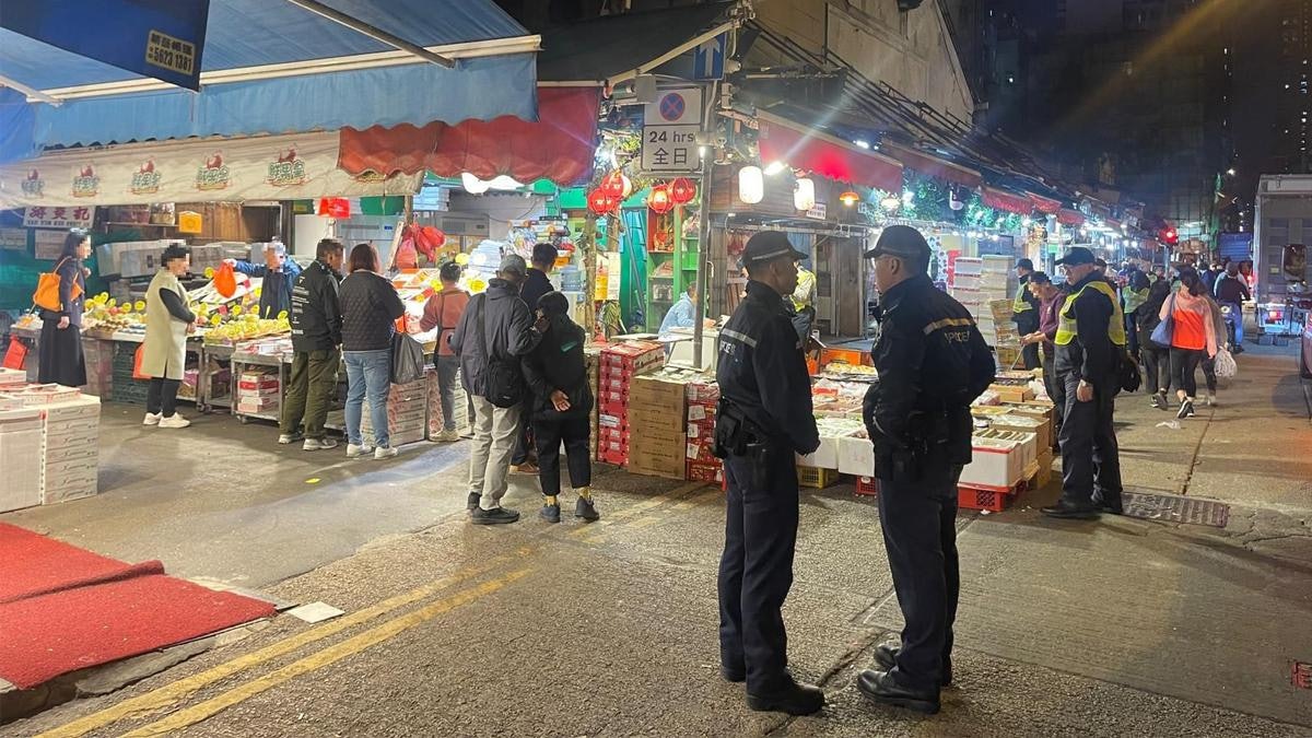跨部門油麻地果欄一帶打擊阻街 向一輛車發出「牛肉乾」