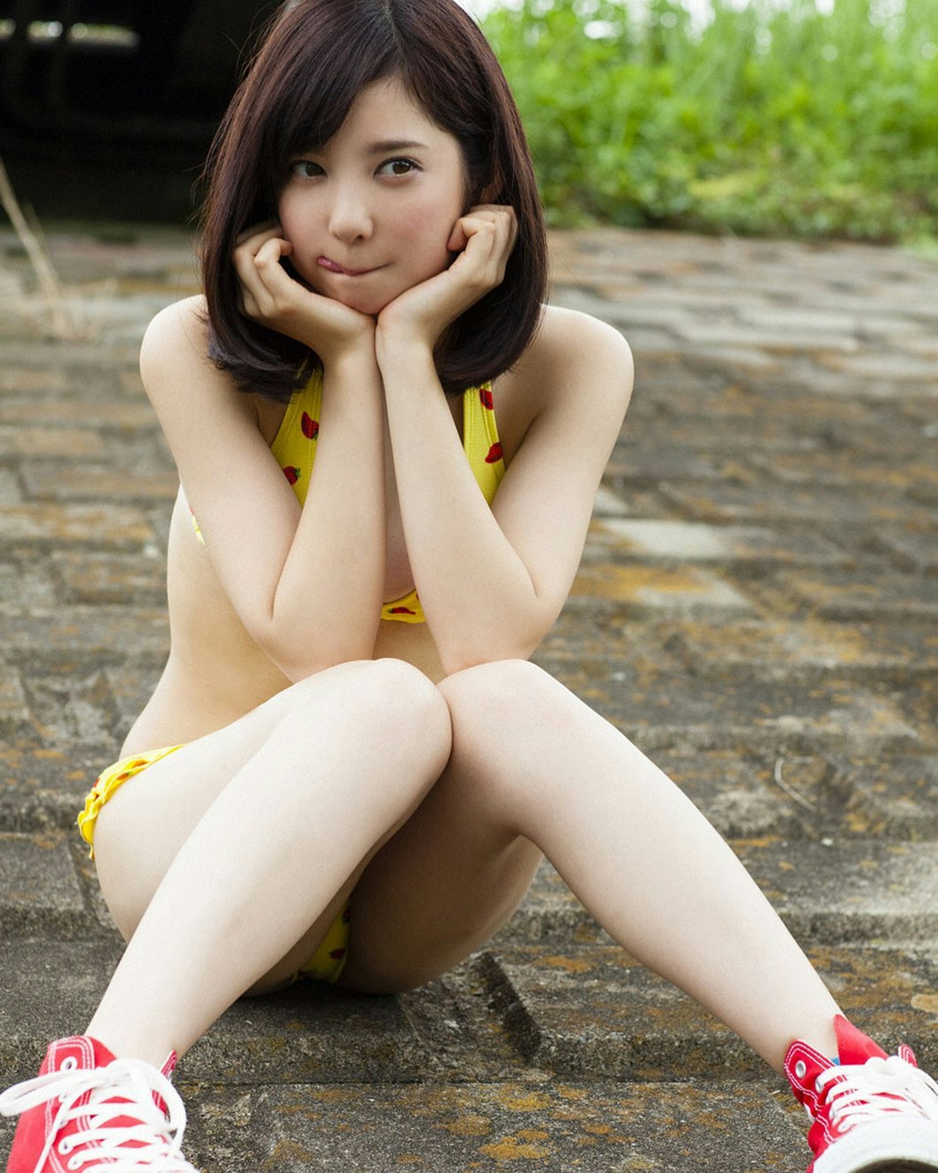 結城里緒菜曾被封為「2014人氣王」及「佐佐木希第二」,惟在電視上亮相不到兩年就消失,後來還下海拍AV並因情緒問題引退,如今中居正廣醜聞爆出,不少人懷疑兩者有關。(IG@aoi_pod) 結城里緒菜曾被封為「2014人氣王」及「佐佐木希第二」,惟在電視上亮相不到兩年就消失,後來還下海拍AV並因情緒問題引退,如今中居正廣醜聞爆出,不少人懷疑兩者有關。(IG@aoi_pod)