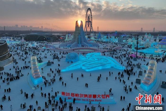 2024年12月21日，第二十六屆哈爾濱冰雪大世界開園迎客。（中國新聞網）