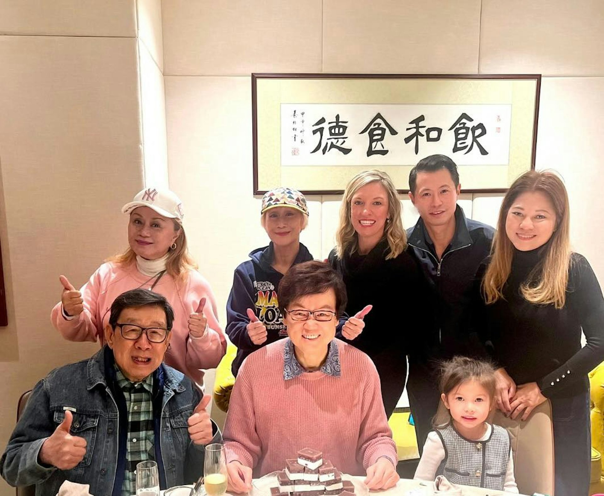 資深演員陳曼娜一直有傳身家過億,是「億萬富婆」,而她的一對仔女更是尖子學霸。(Facebook@Manna Chan)