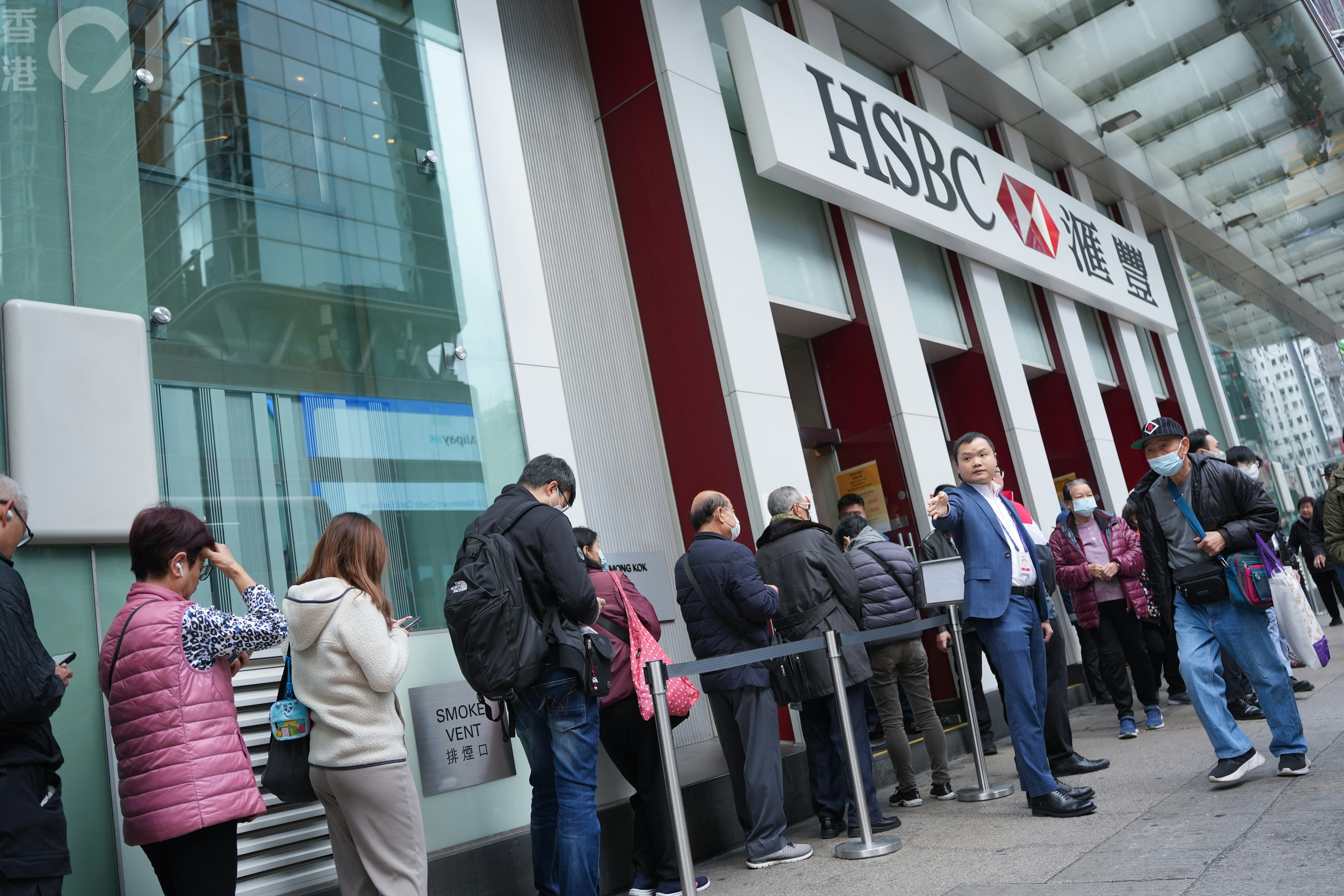 換新鈔．派利是｜滙豐中銀渣打詳情一覽經濟差市民稱照封大利是