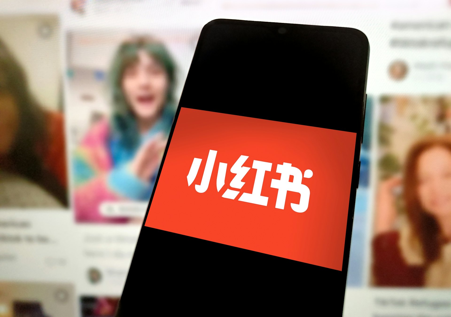 圖為2025年1月15日,面對TikTok料將停用,不少美國用戶湧入中國另一社交平台「小紅書」。(Getty Images) 圖為2025年1月15日,面對TikTok料將停用,不少美國用戶湧入中國另一社交平台「小紅書」。(Getty Images)